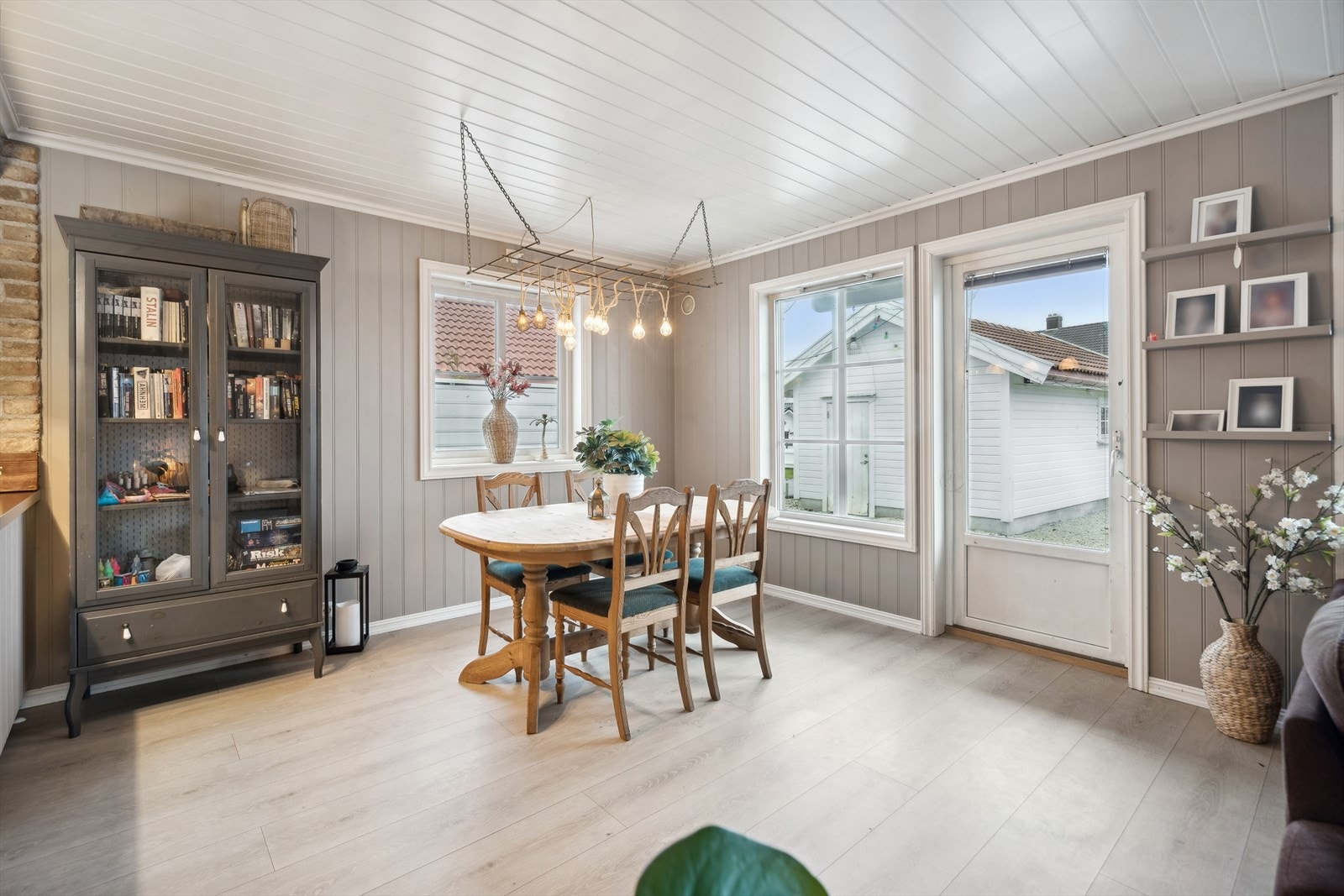 Stue med plass til spisestue Galleribilde