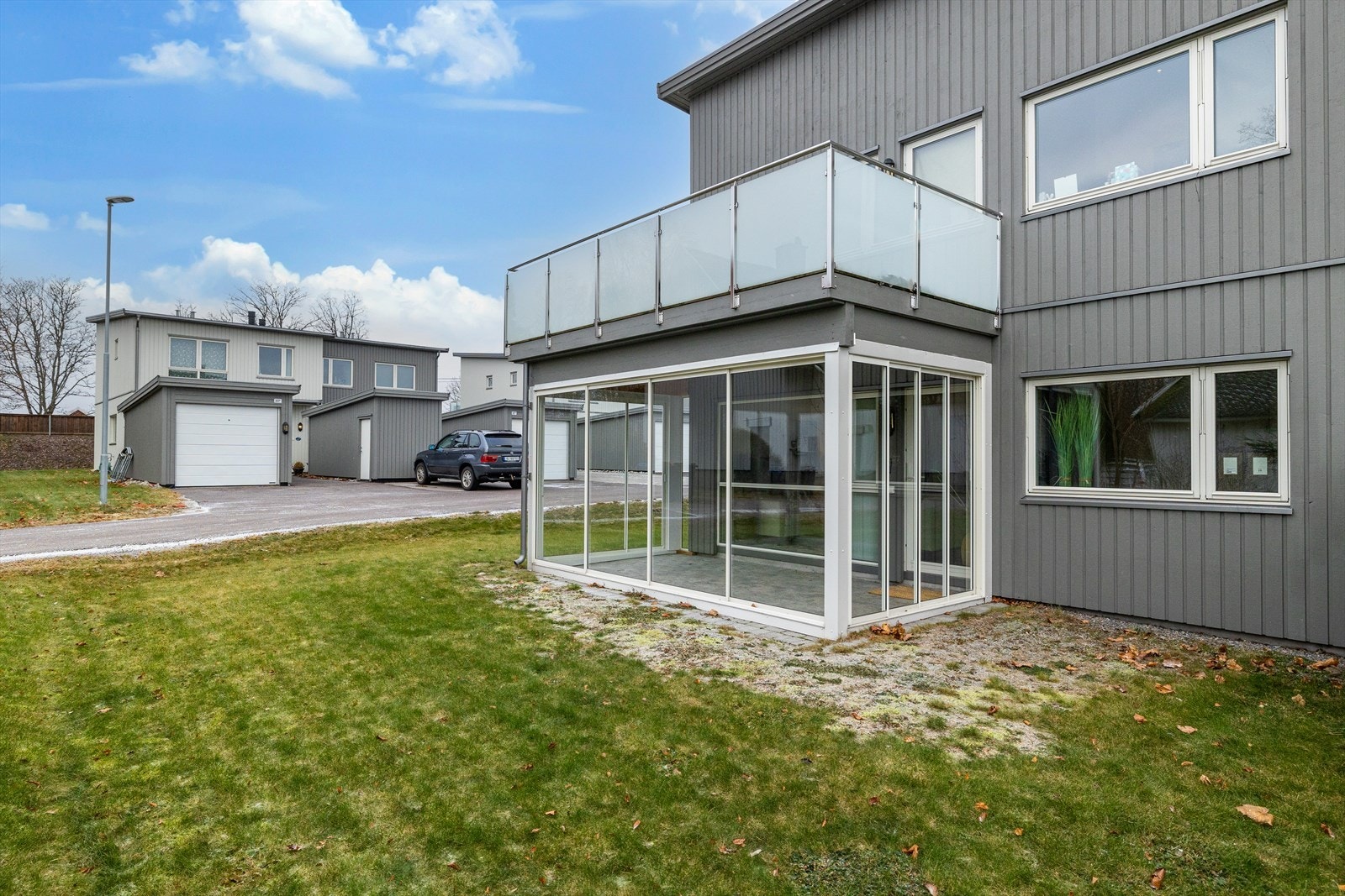 Fasade hageside Galleribilde