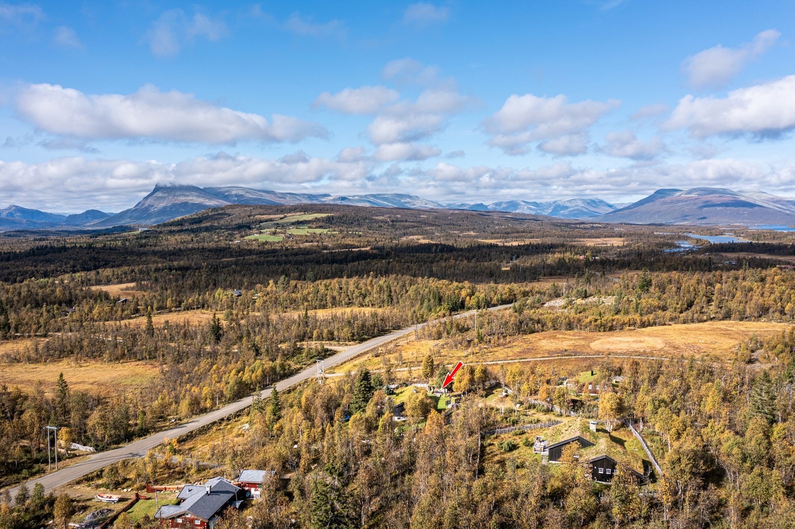 Området egner seg meget godt for fiske, med flere tjern, friske fjellvann og elver i nærområdet. Galleribilde