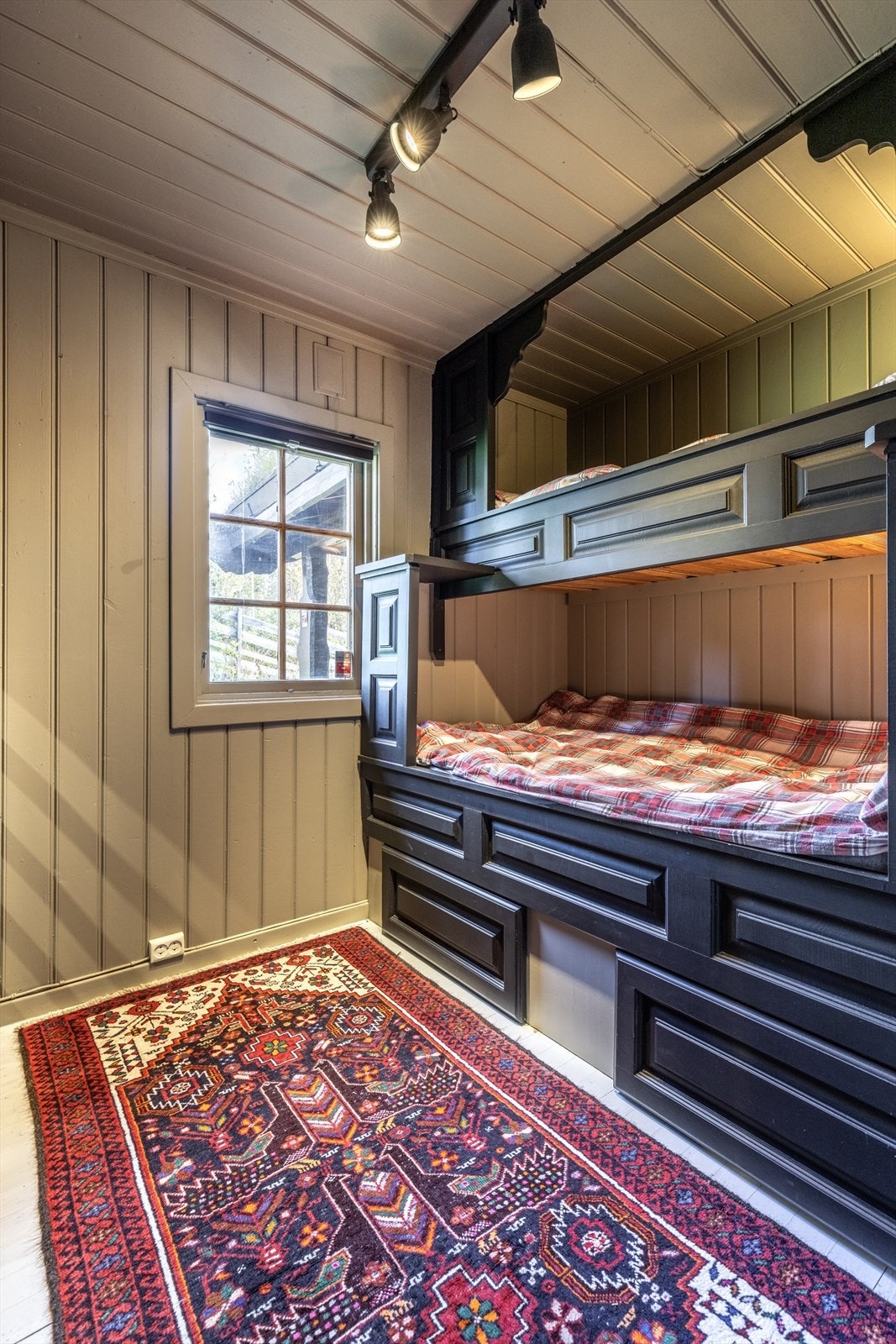 Soverom 2 med plassbygd køyeseng. Galleribilde