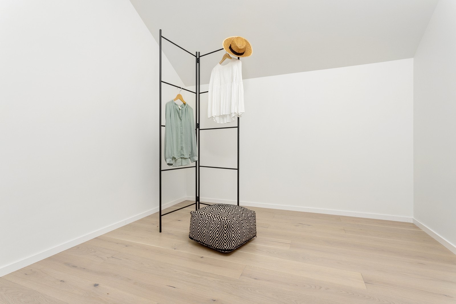 I garderoberommet er det rikelig med plass for innredning. Galleribilde
