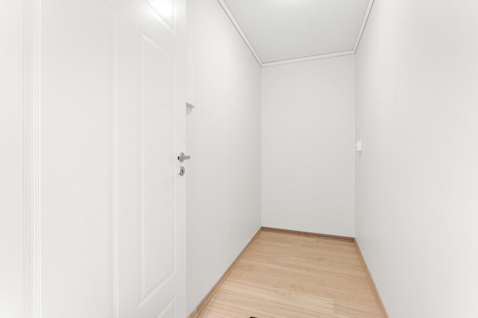 Innvendig bod eller walk in garderobe. Galleribilde