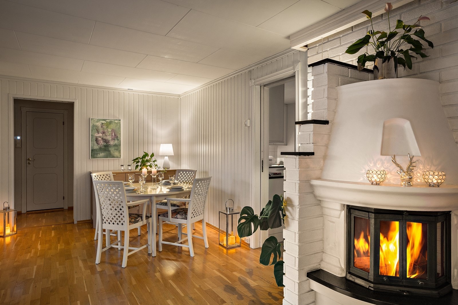 Kveldsstemning i stuen. Galleribilde