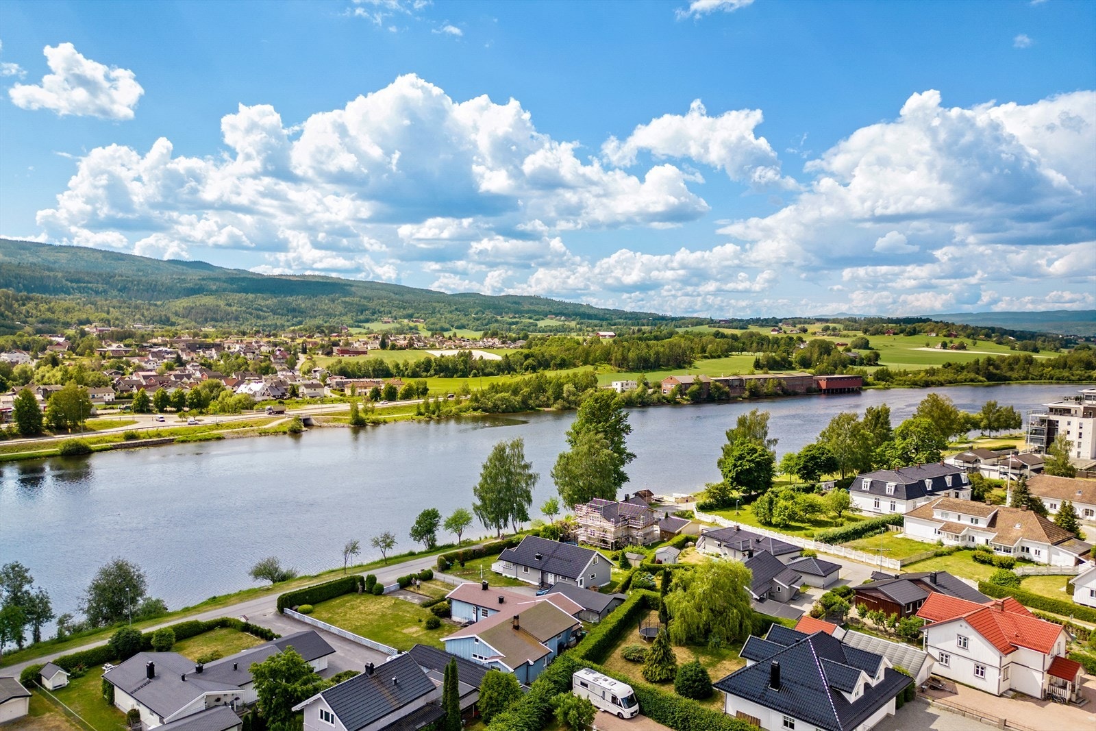 Nydelig beliggenhet langs Drammenselva. Galleribilde