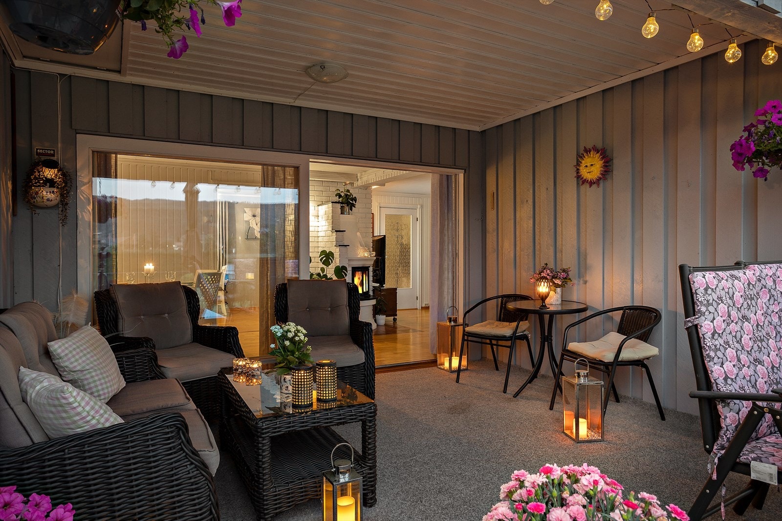 Fra stuen er det utgang til en trivelig terrasse. Galleribilde