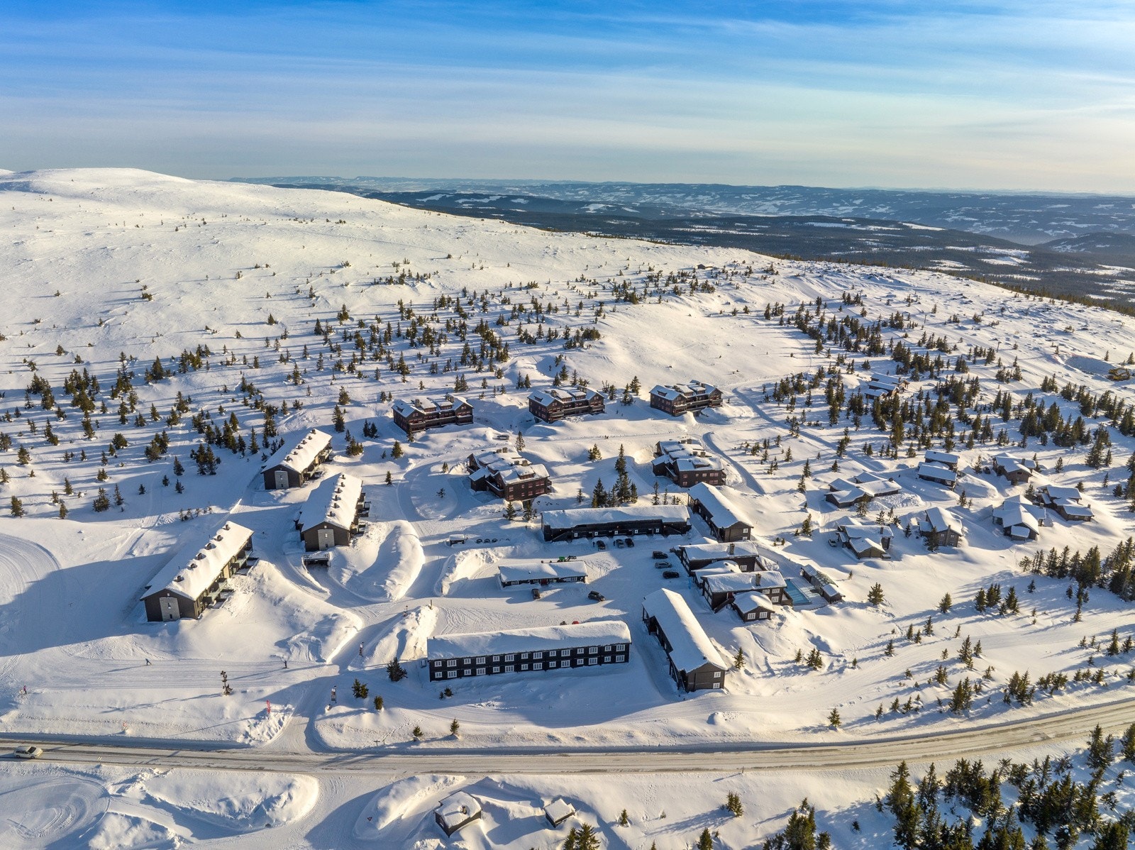 Denne leiligheten i Hundersætervegen 785F har en meget attraktiv beliggenhet rett ved Ilsetra på Hafjelltoppen. Galleribilde