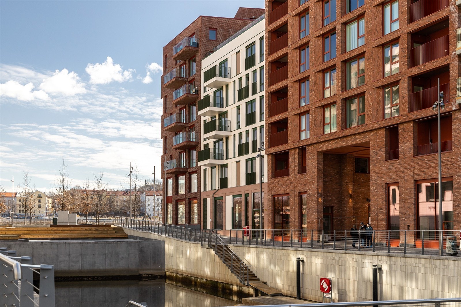 Miljøsertifisert etter BREEAM-standard. Her er det gjort alt for at din bolig skal ha et trygt og godt innemiljø for deg og dine, samt være energieffektiv, ressurseffektiv, klimavennlig og uten helse- og miljøskadelige stoffer. Galleribilde