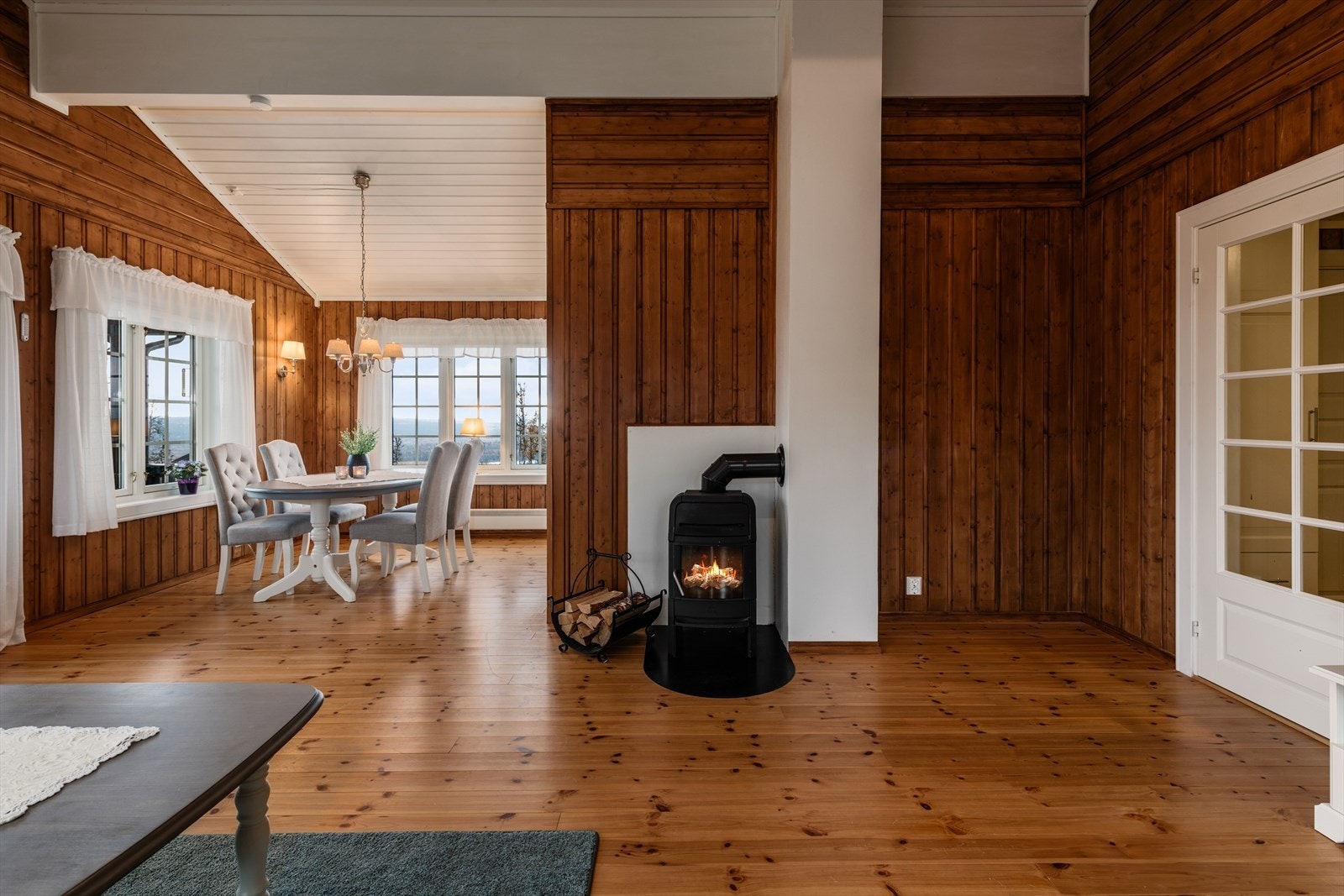Peisovn som varmer godt og skaper ekstra hygge! Galleribilde