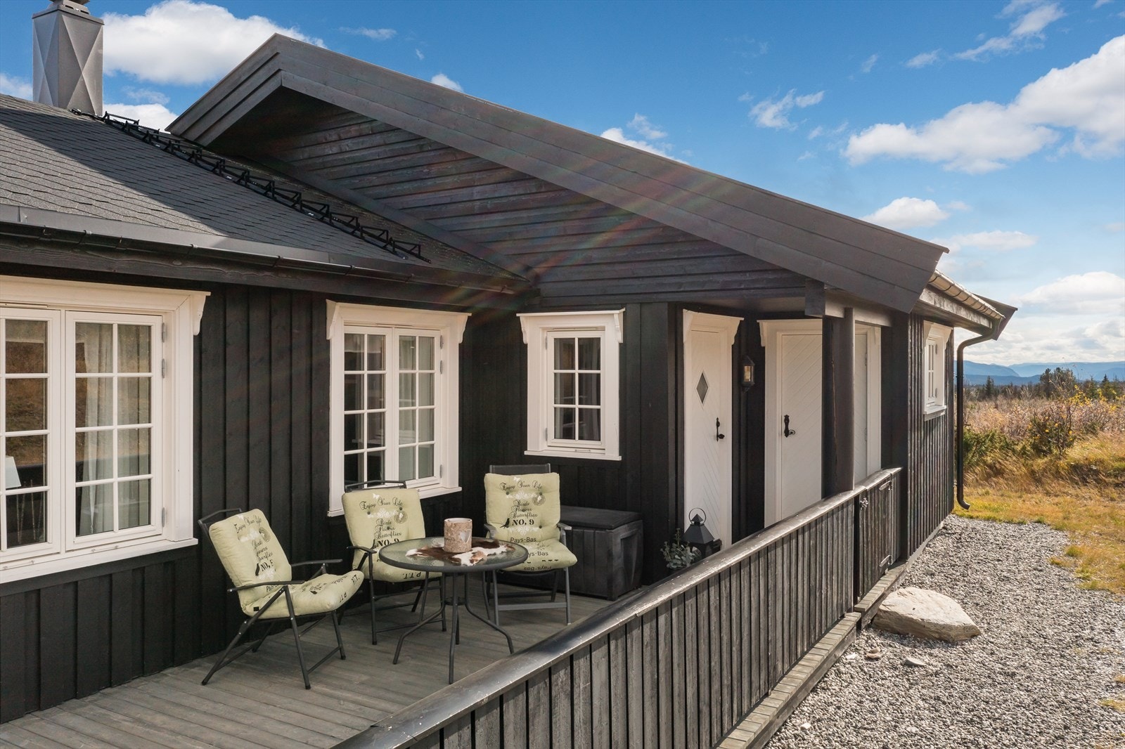 Verandaen har flere møbleringsmuligheter i ulike soner. Galleribilde