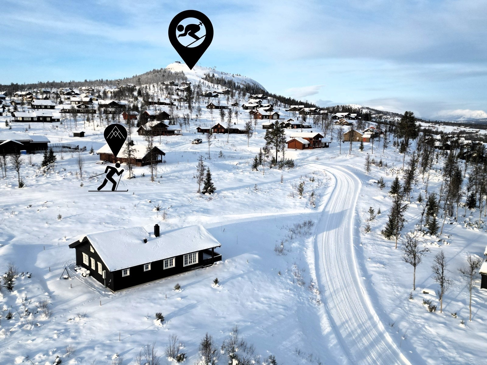 Hytta har beliggenhet inntil alpinsenteret og ski inn/ski ut på langrenn. Galleribilde
