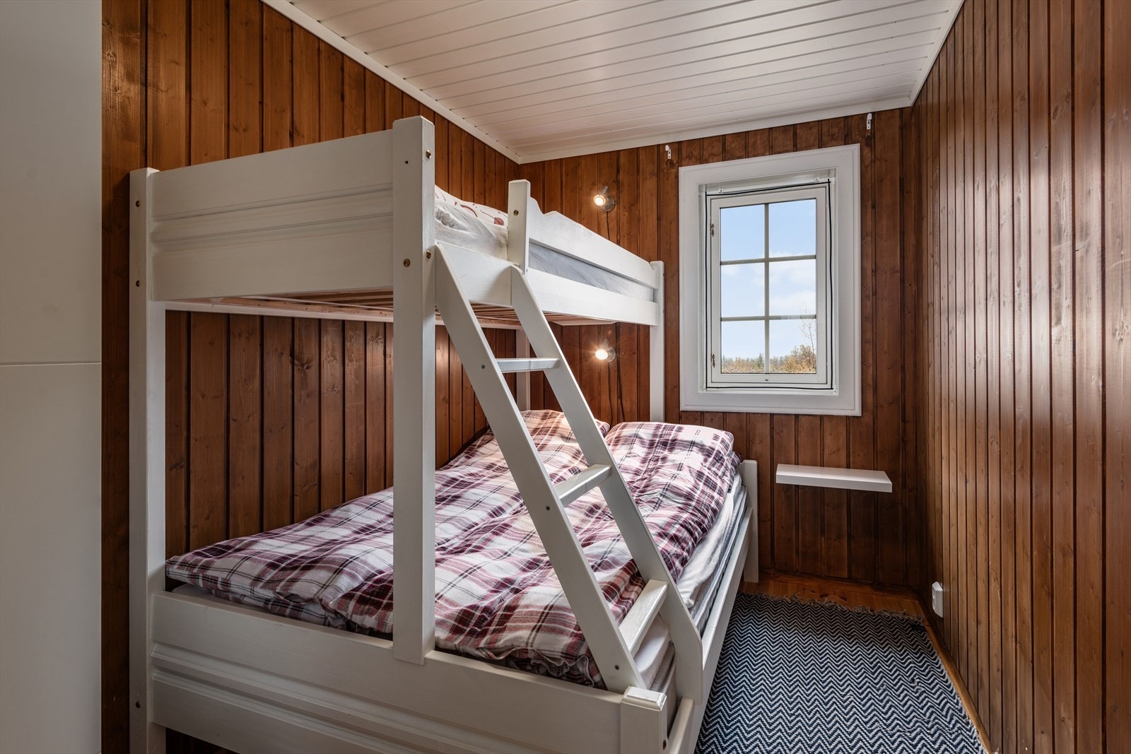 Soverom 2 innredet med familiekøyeseng. Galleribilde