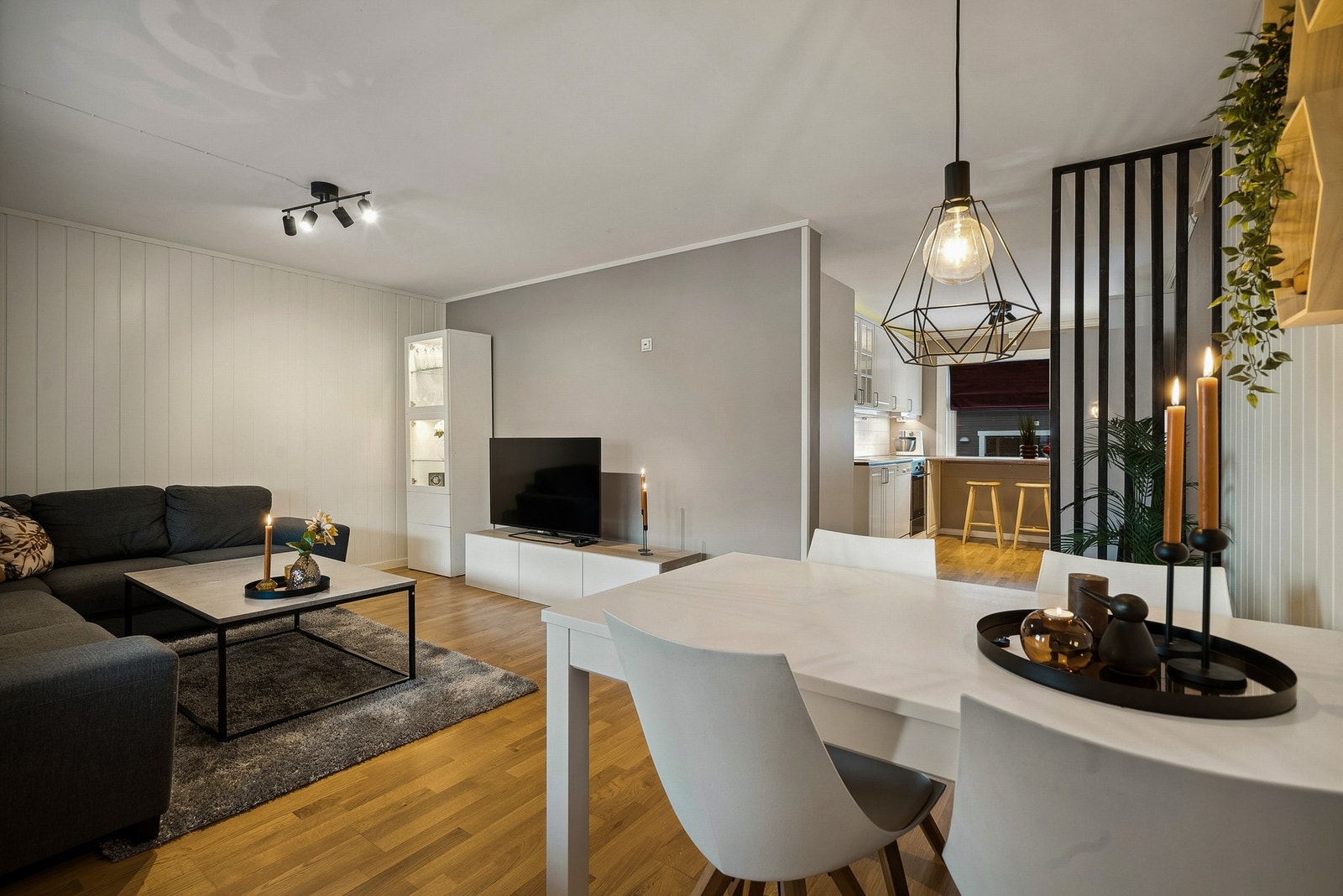 Moderne farger på overflatene. Galleribilde