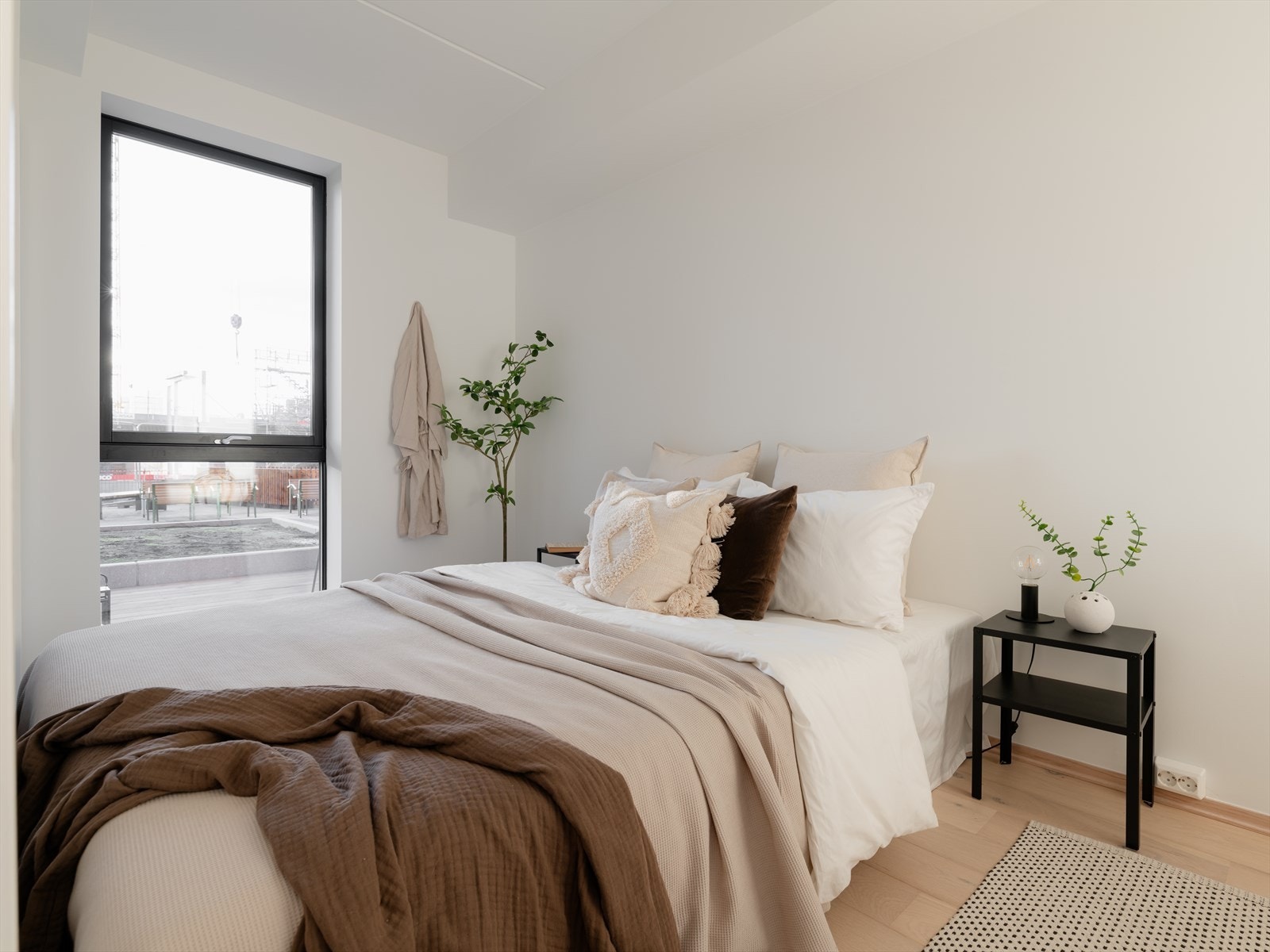 Soverommet er av god størrelse med god plass til dobbeltseng og ønsket garderobeskap. Galleribilde