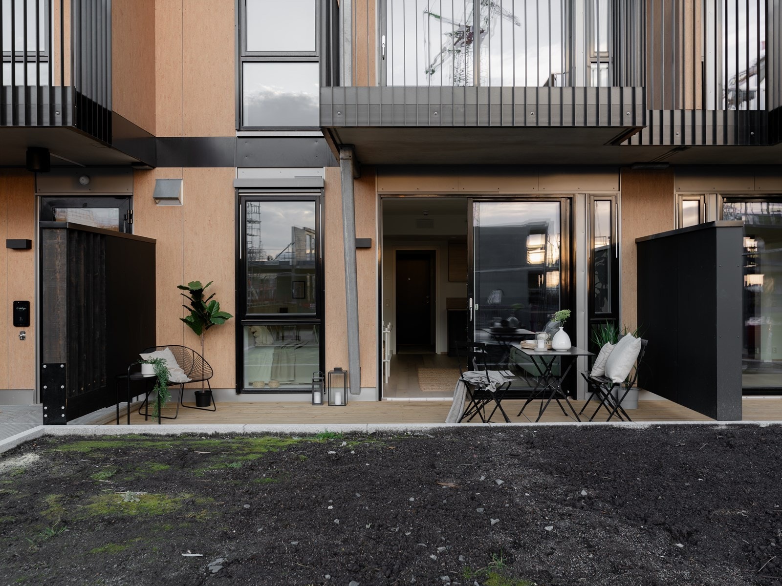 Det vil bli gress utenfor terrassen. Galleribilde