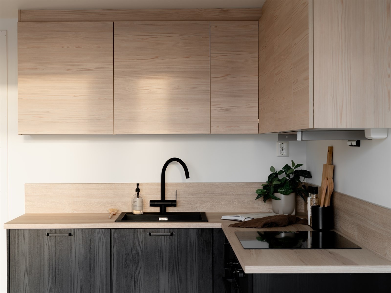 Stilig og moderne kjøkken med lekre detaljer. Galleribilde