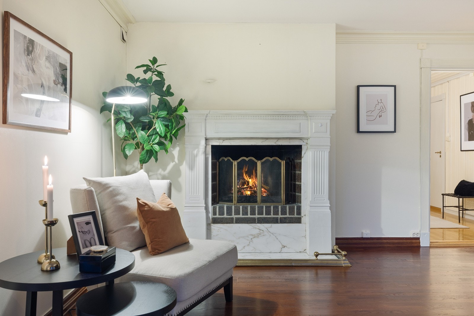 En peisovn i stuen varmer godt på kalde høst og vinterdager, dette i tillegg til at den bidrar med kos og hygge. Galleribilde