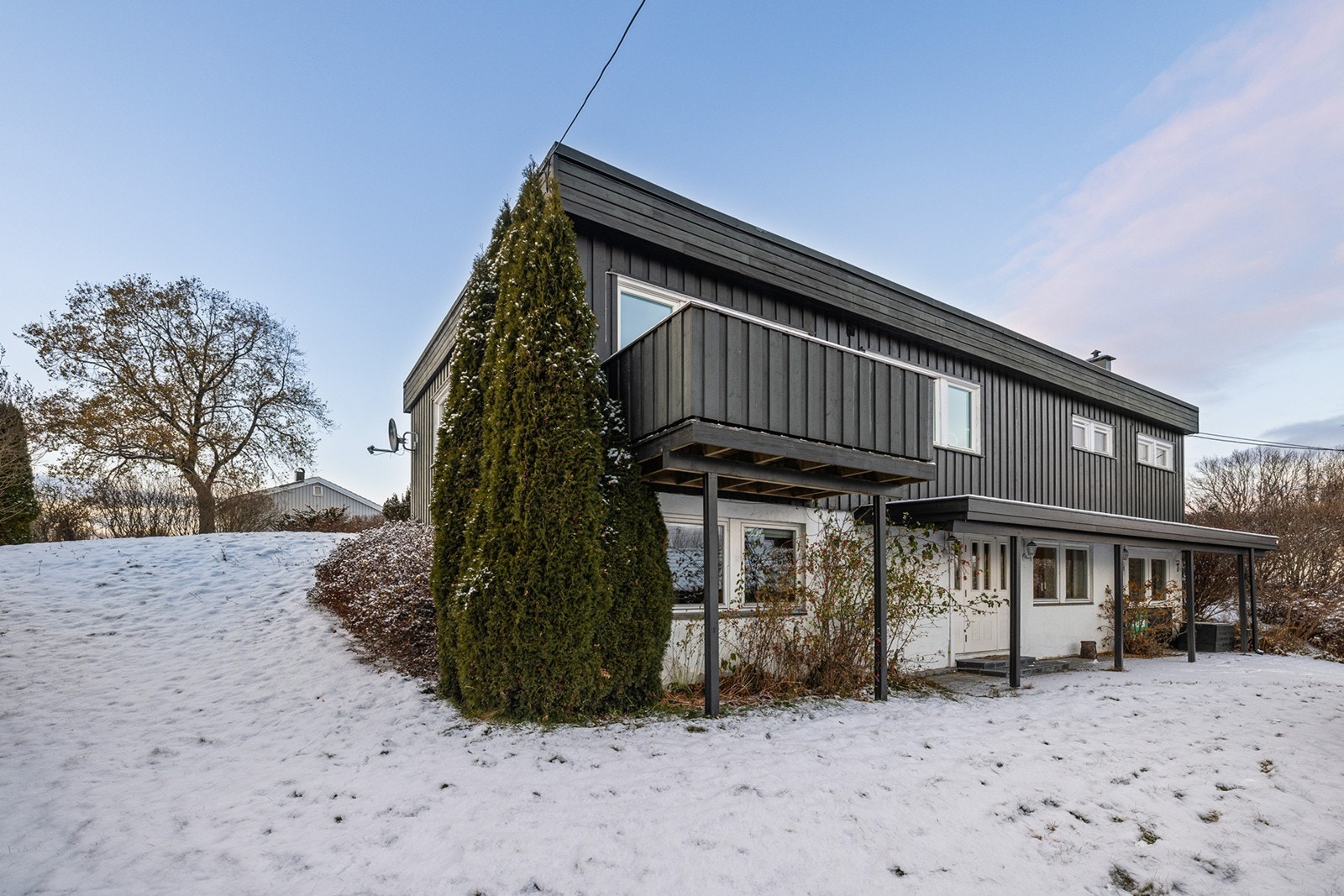 Eiendommen ligger i et sentralt og attraktivt boligområde på Kjeller, rett utenfor Lillestrøm sentrum. Galleribilde