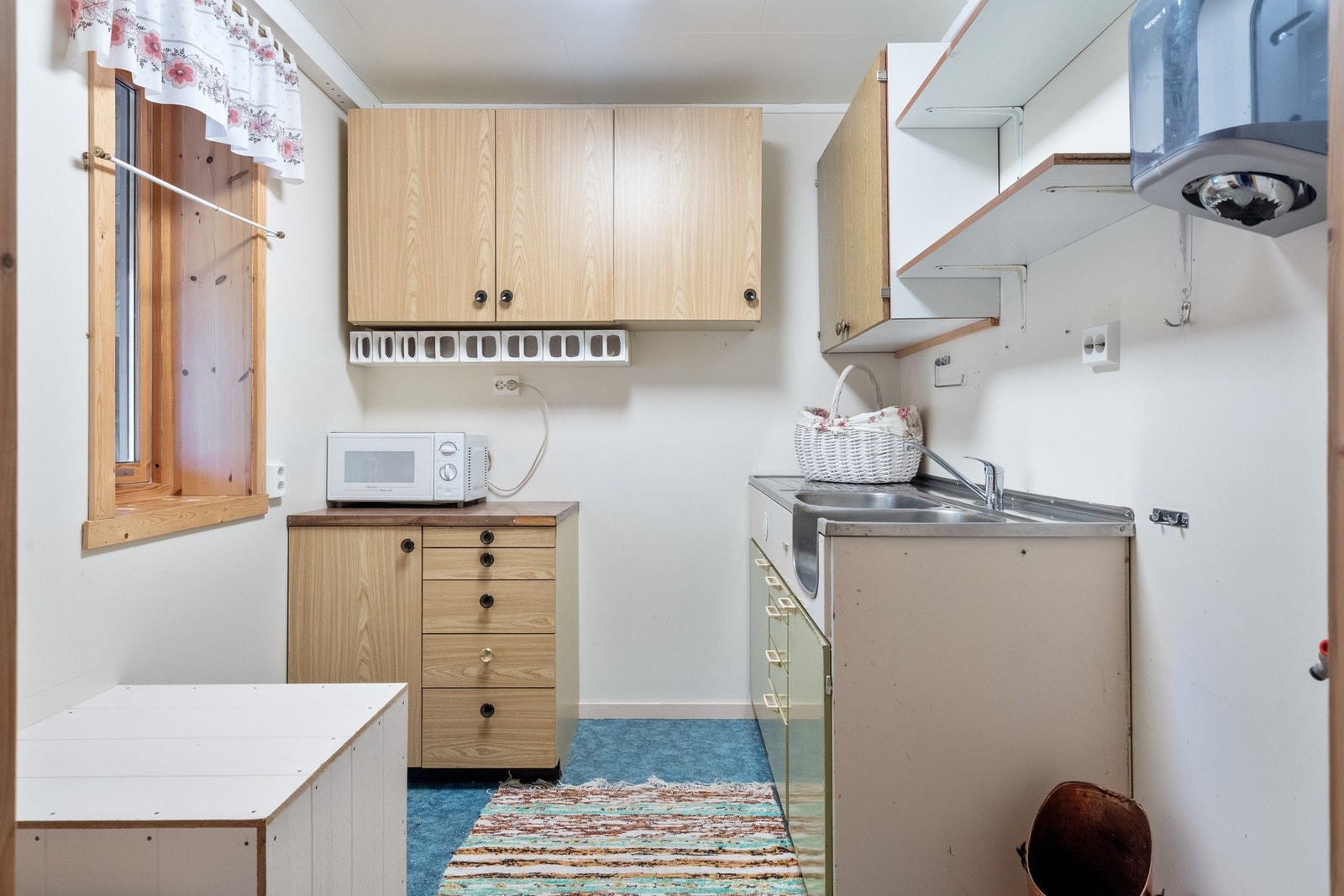 Rom med kjøkkeninnredning Galleribilde