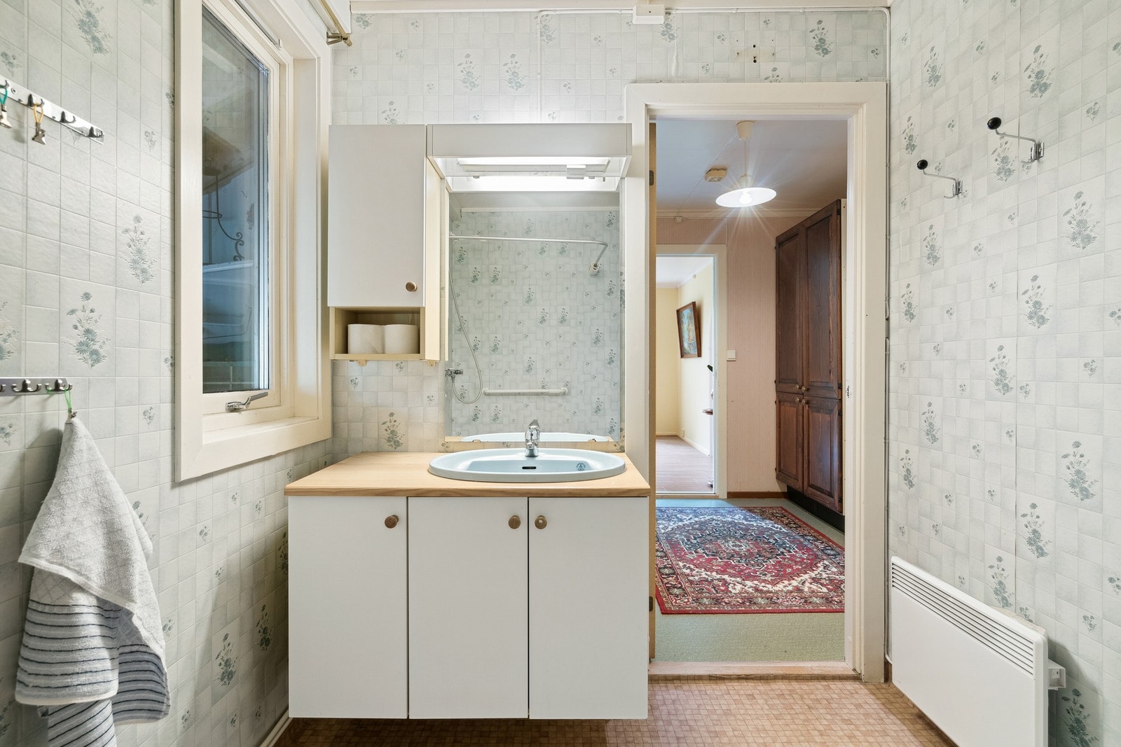 Rom med baderomsinnredning Galleribilde