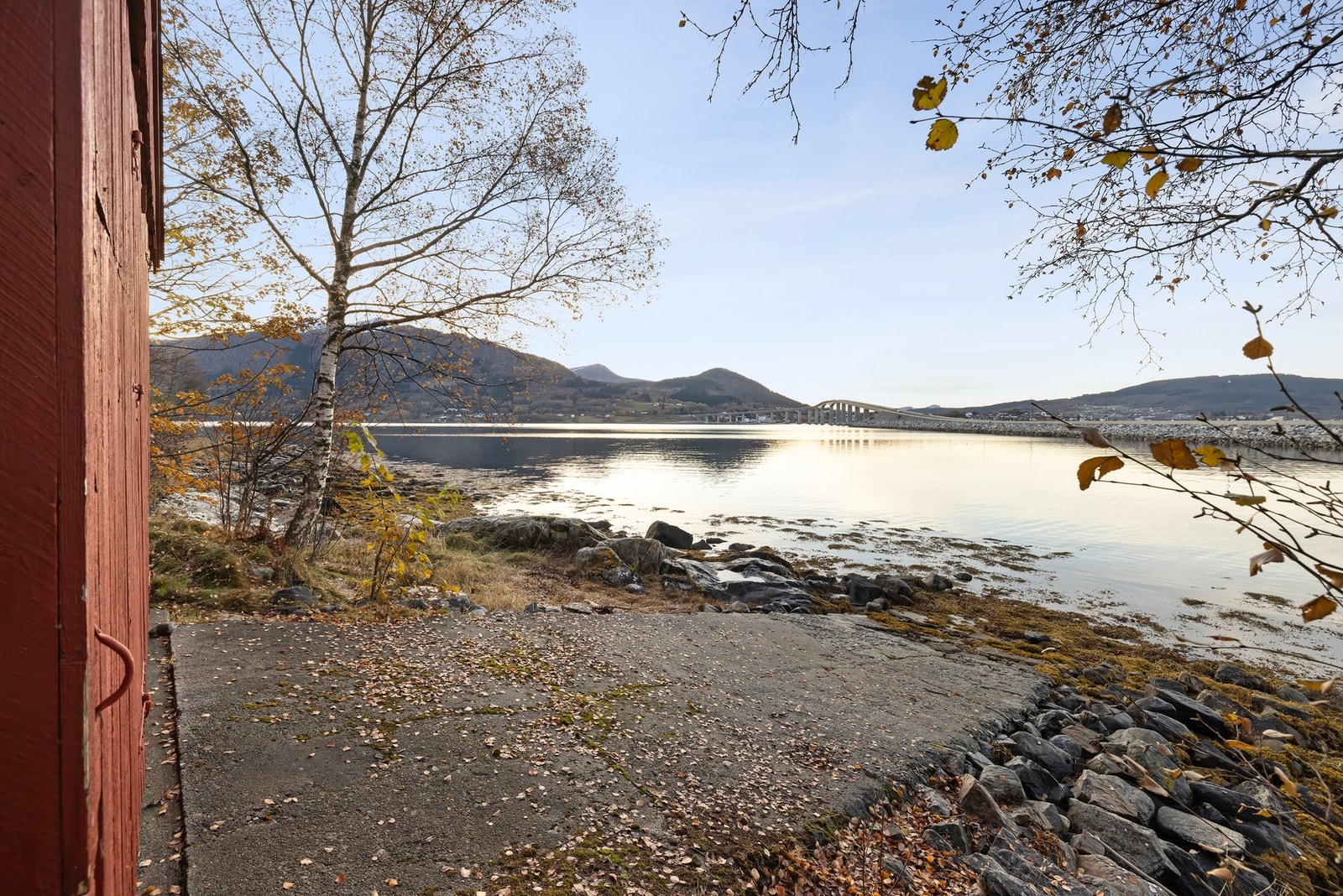 Naust på eget gnr. og bnr. som kan kjøpes separat Galleribilde