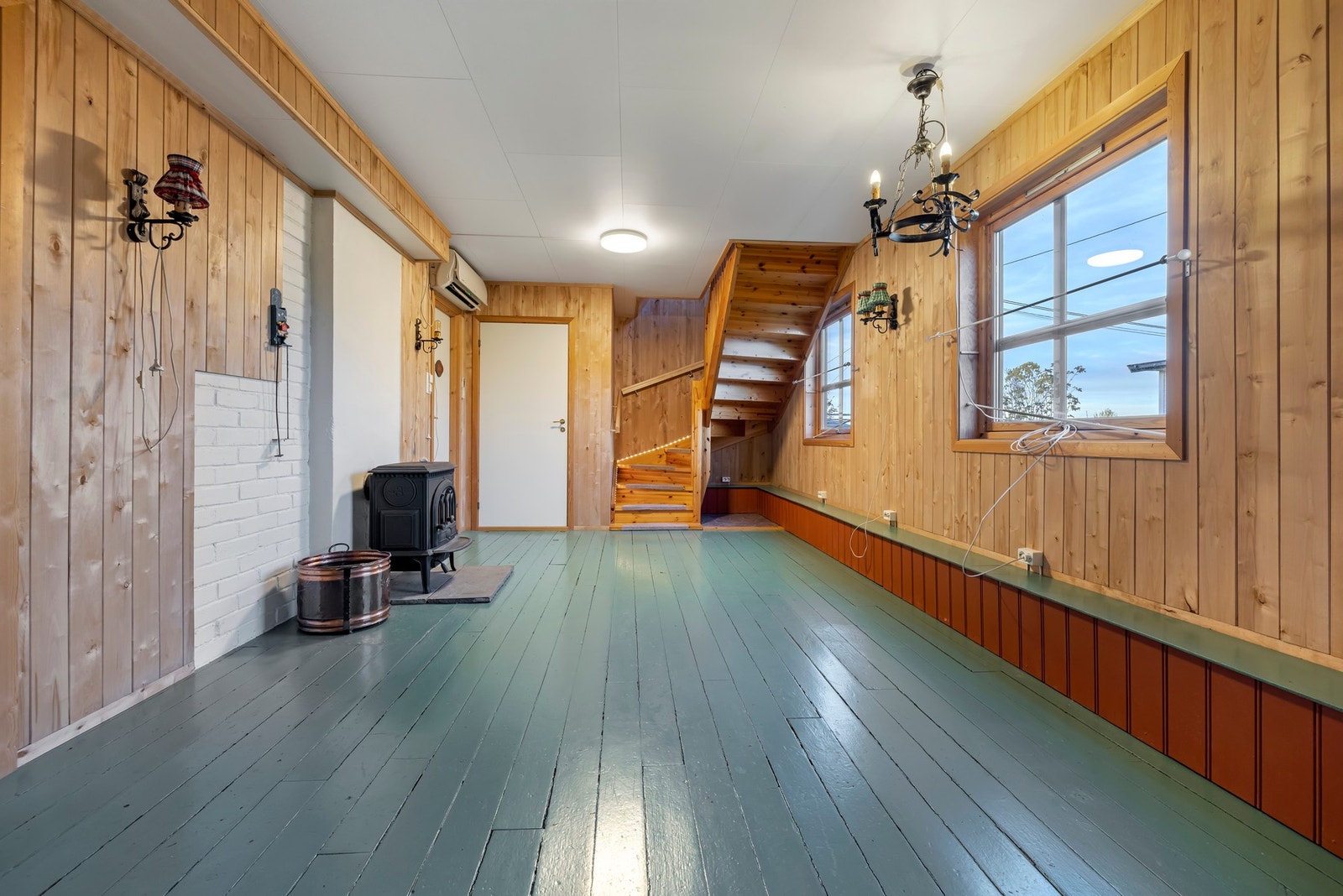 Kjellerstue med vedovn Galleribilde