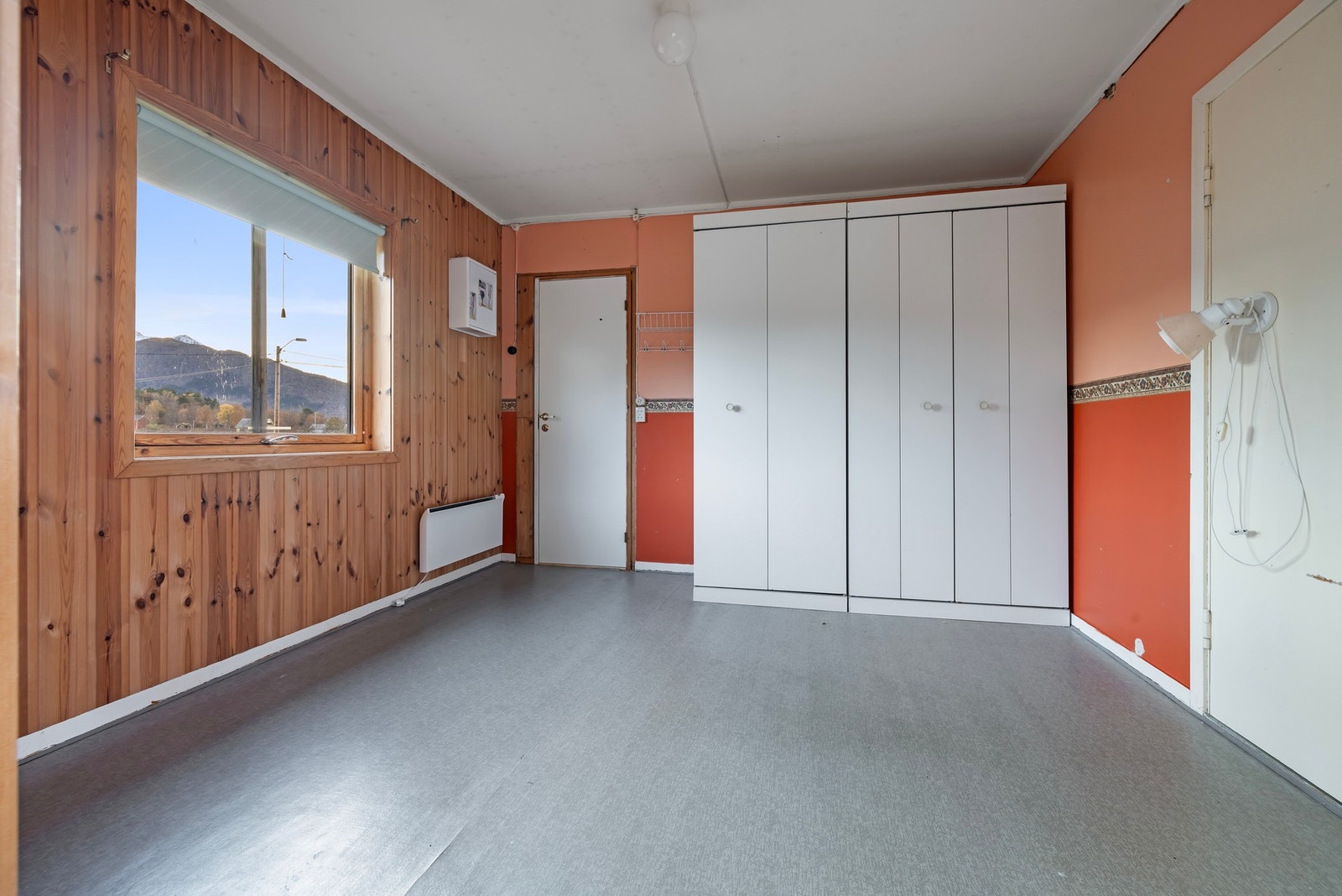 Soverom med garderobeskap Galleribilde