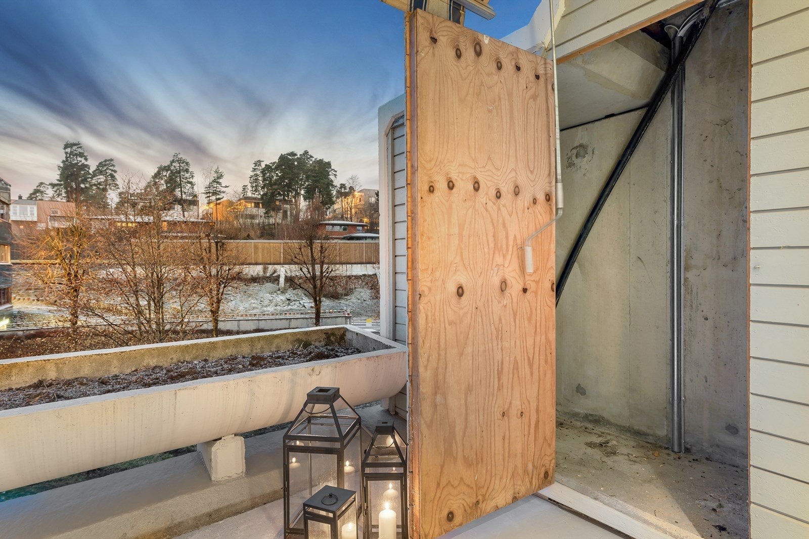 Bod på balkongen utenfor stue på ca. 3 m². Galleribilde