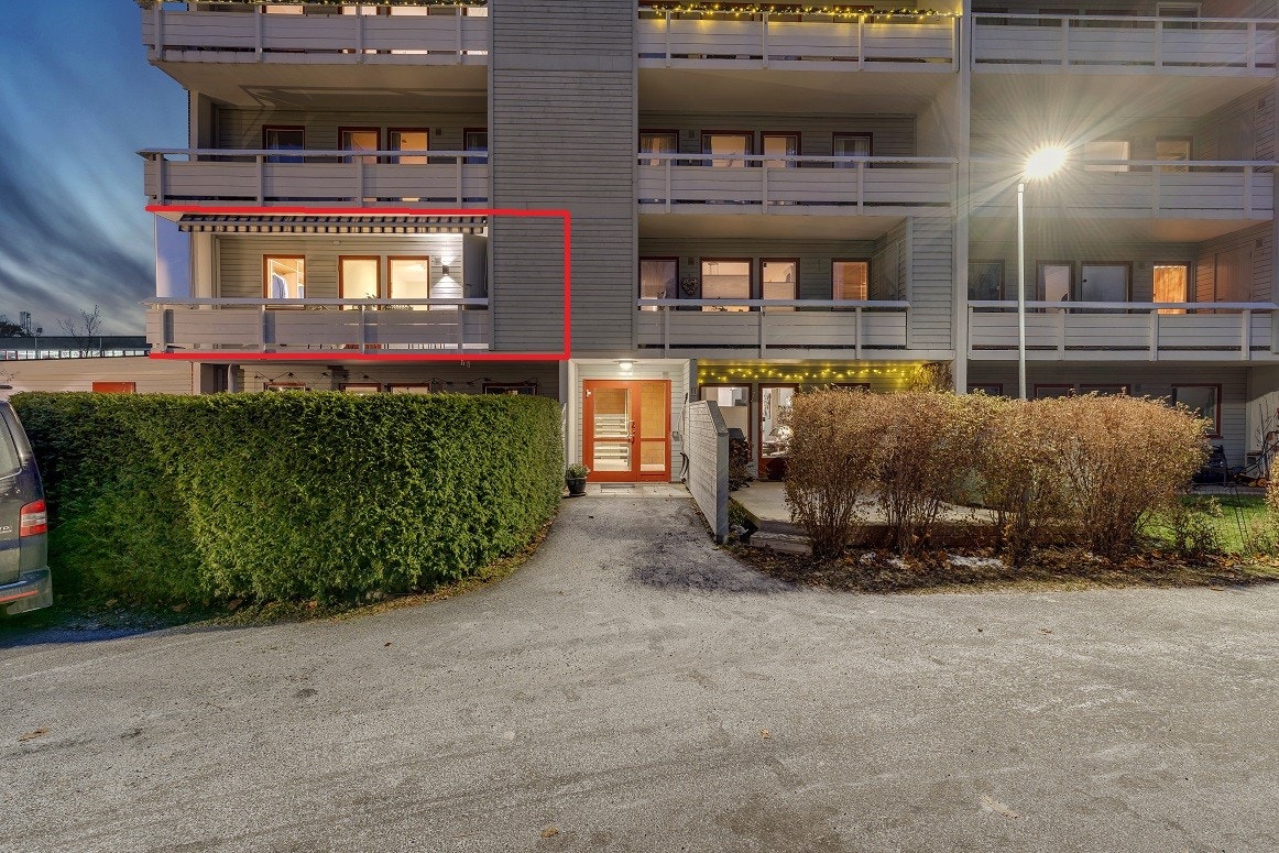 Pent inngangsparti fra bakgården med god og enkel adkomst. Galleribilde