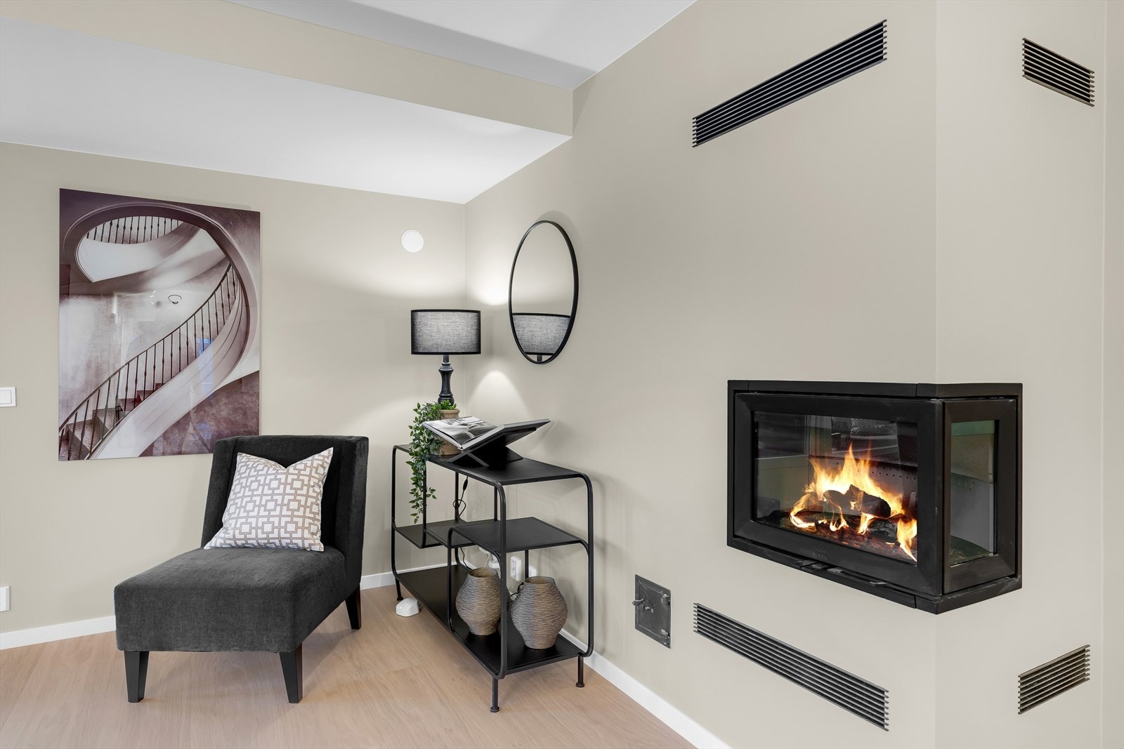 Ny peisinnsats i 2023 og opplegg for vegghengt TV med skjult kabelgate. Galleribilde