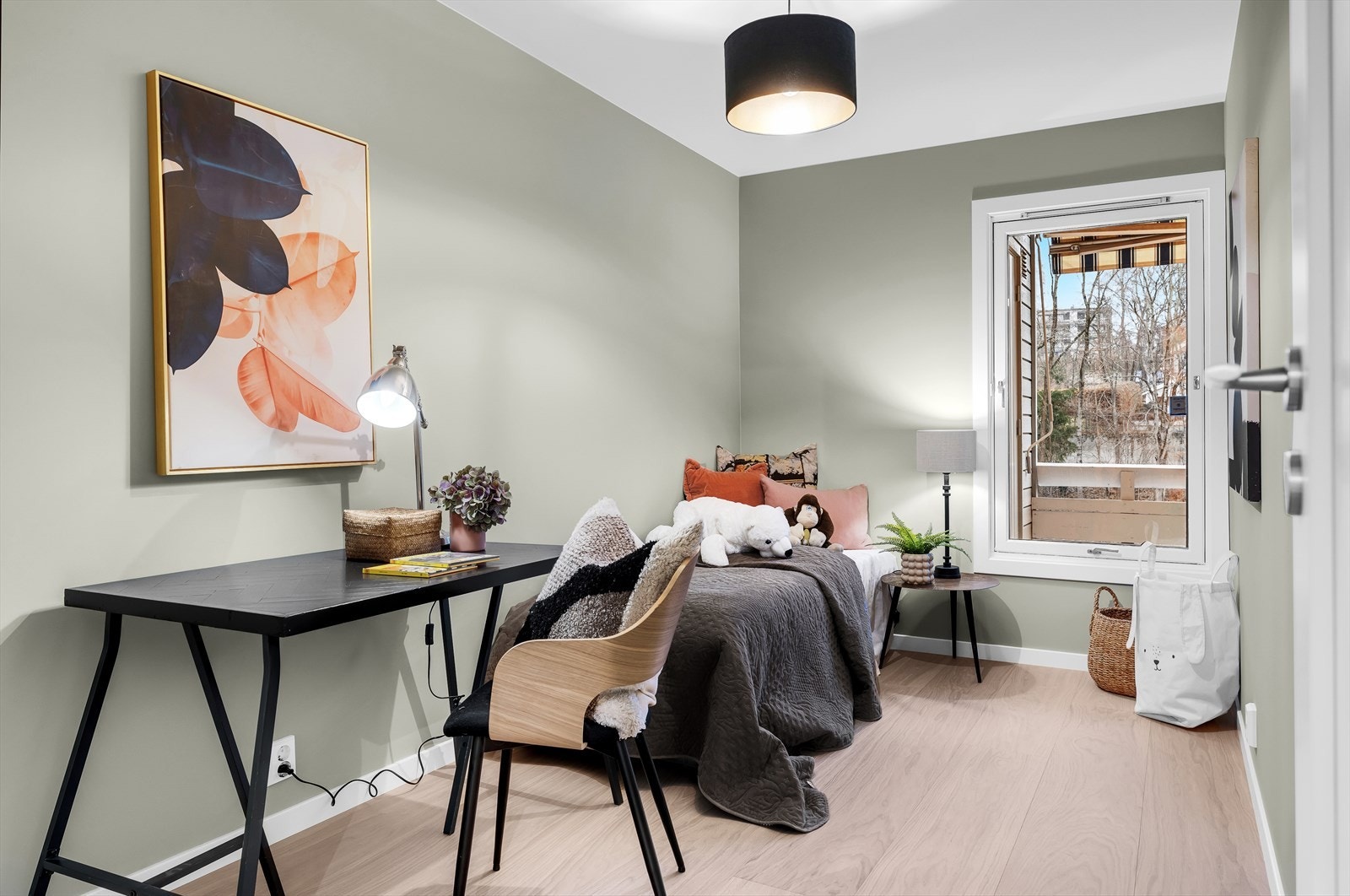 Soverom III på 8,6 m² med plass til garderobeskap, seng og skrivebord. Galleribilde