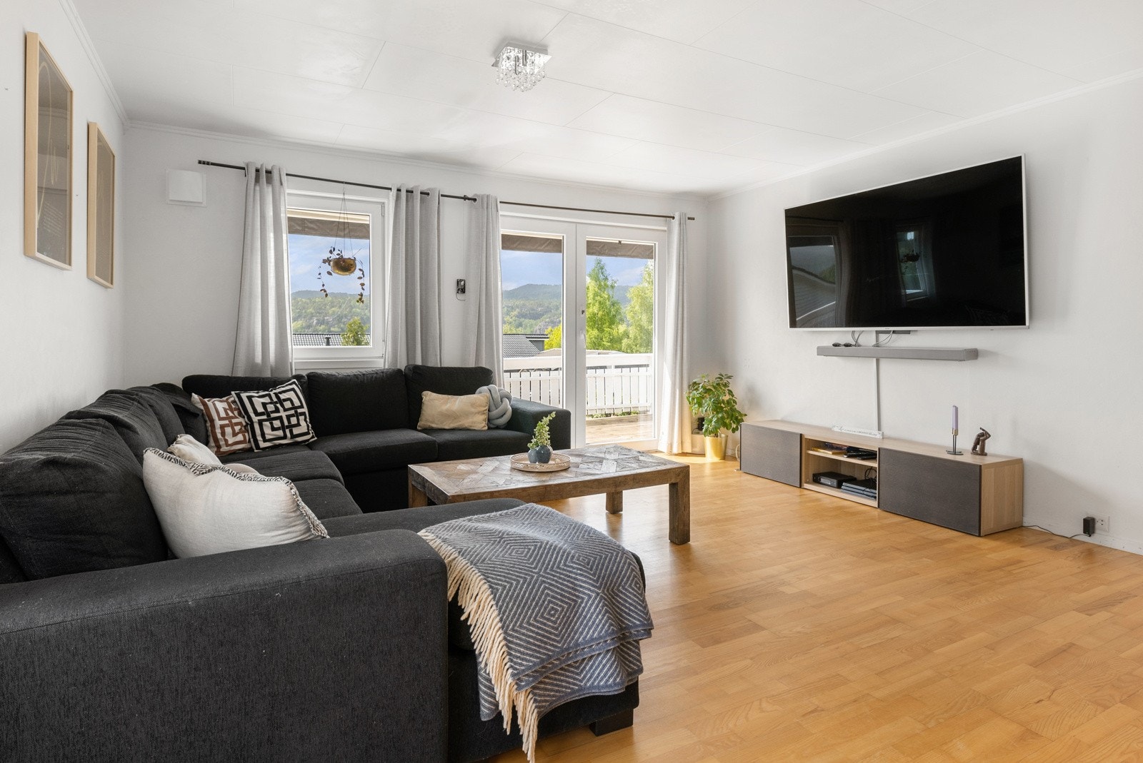 Stue med utgang til veranda. Galleribilde