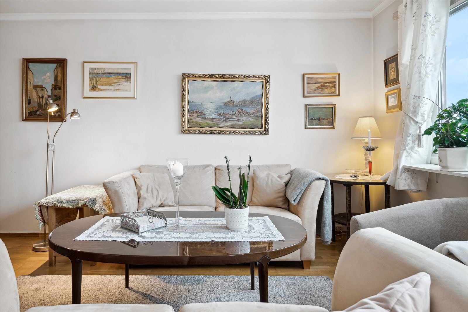 Leiligheten egner seg for voksne som ønsker seg et langsiktig boforhold, minimalt med vedlikeholdsansvar og en friere privatøkonomi! Galleribilde