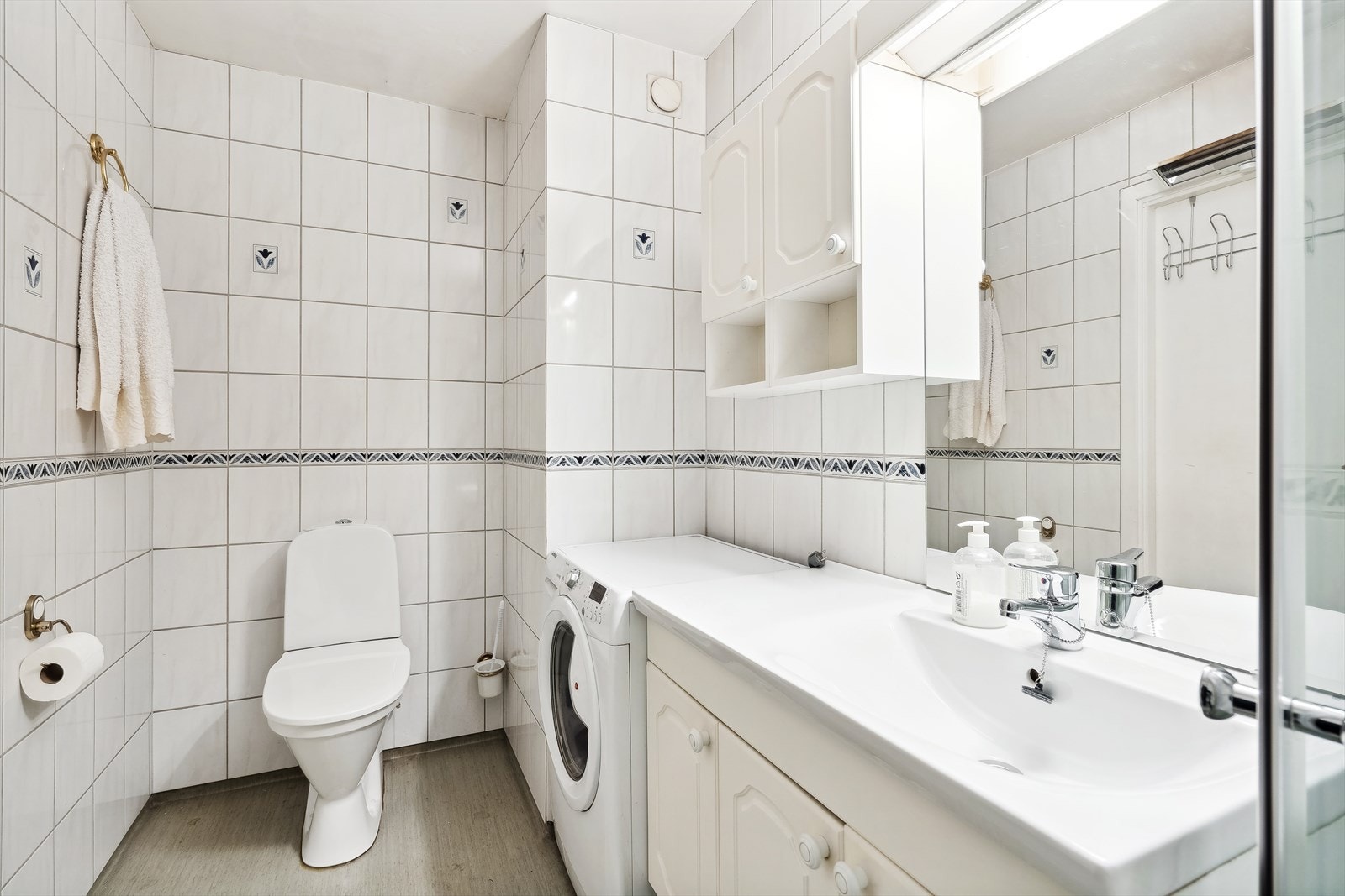 Det er i tillegg opplegg for vaskemaskin på baderommet. Galleribilde