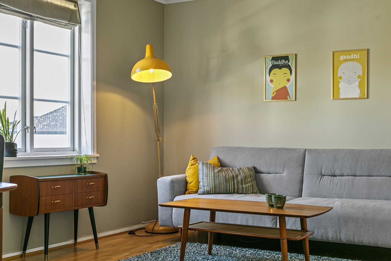 Allrommet har en god romløsning med flere innredningsmuligheter og god plass til både tv- og spisestue. Galleribilde