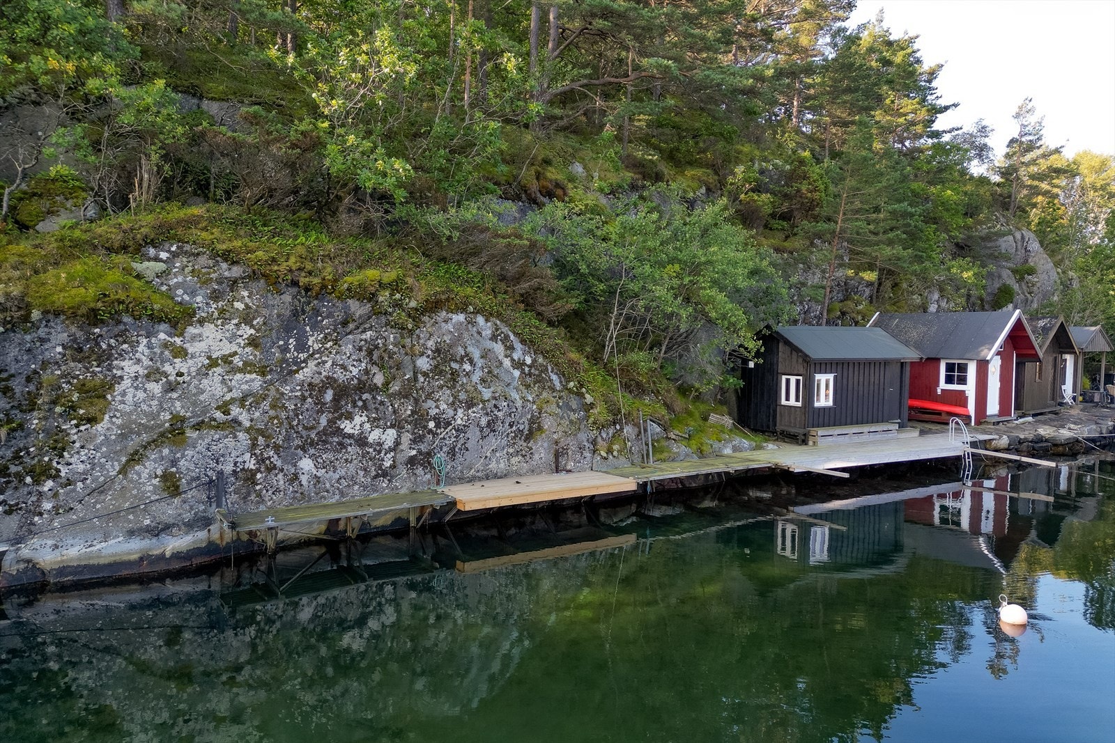 Båtplassen ligger ved den nye brygga Galleribilde