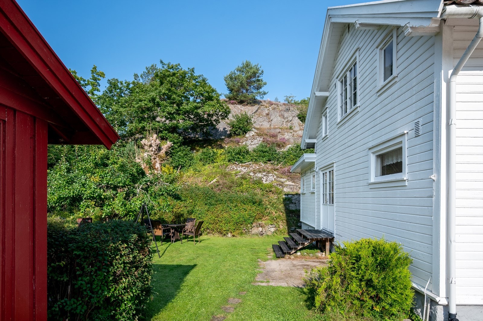 Skjermet hage mellom byggene Galleribilde