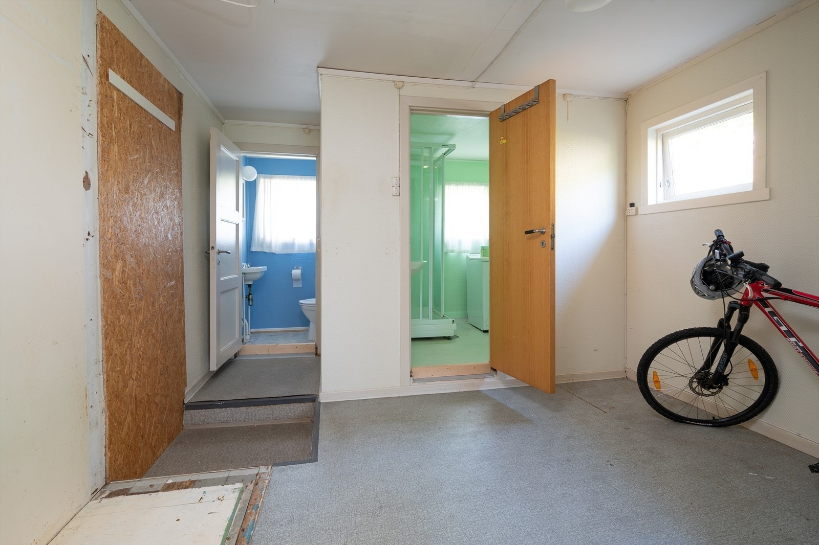 Bad og wc ligger i tilbygget Galleribilde