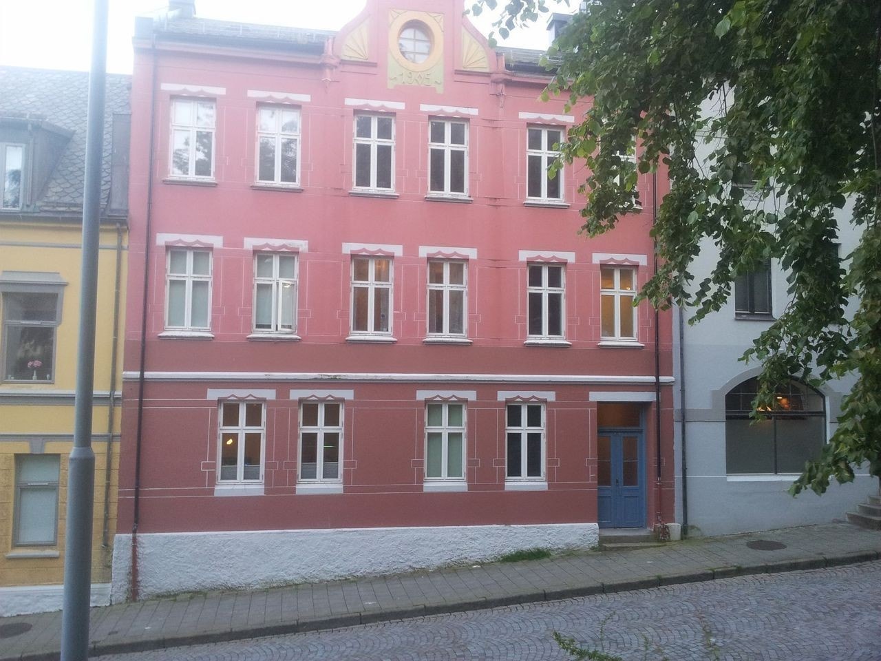 Fasaden på bygården Galleribilde