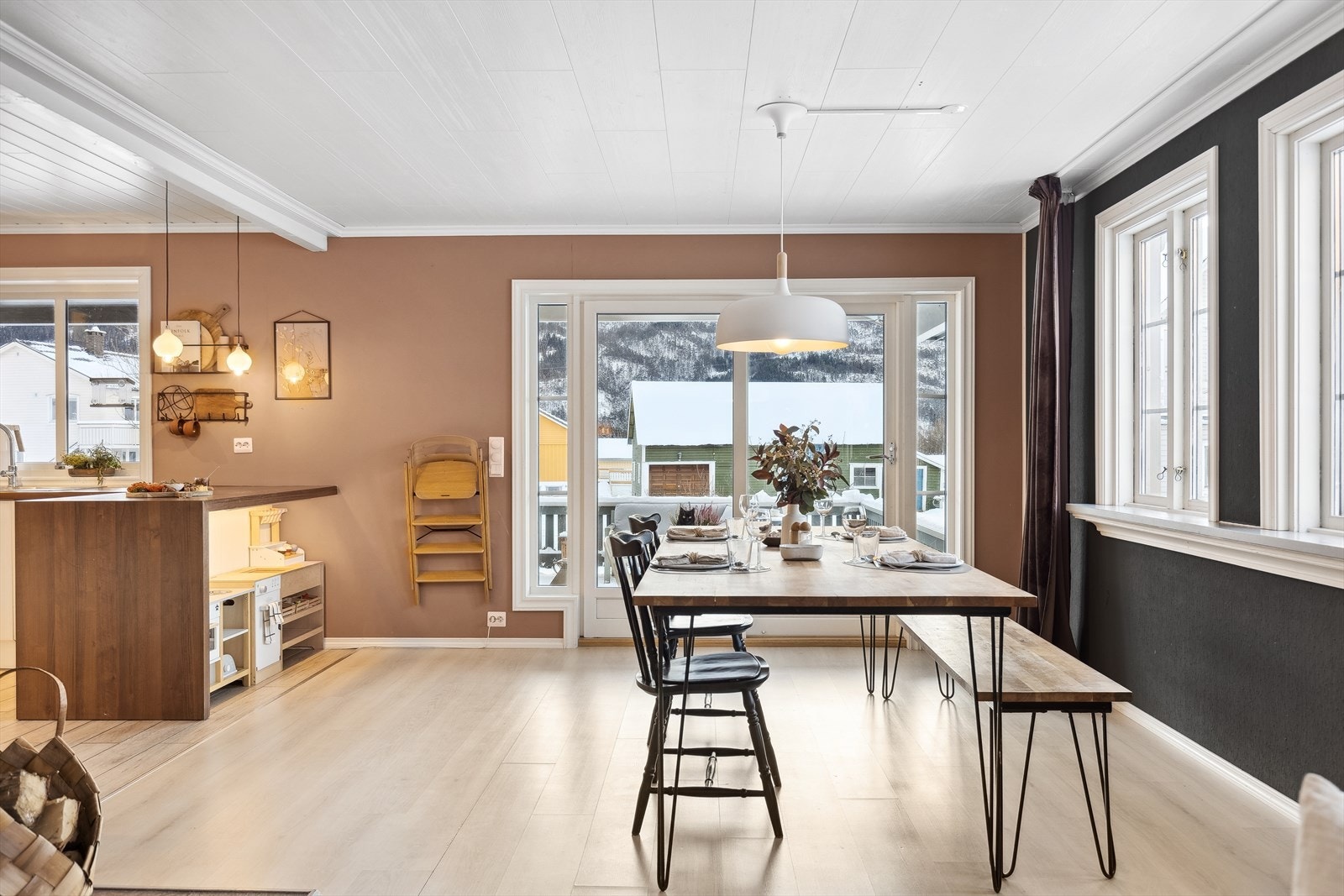 Spiseplass i stue Galleribilde
