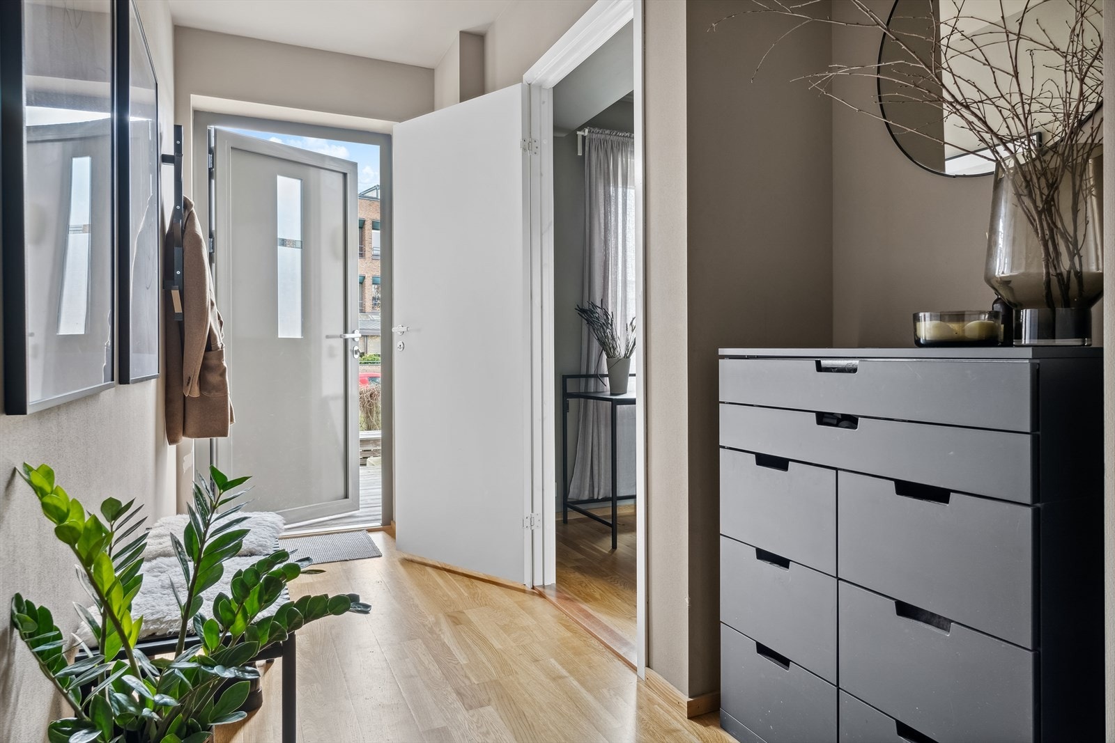 Hyggelig entré/gang i 1.etasje Galleribilde