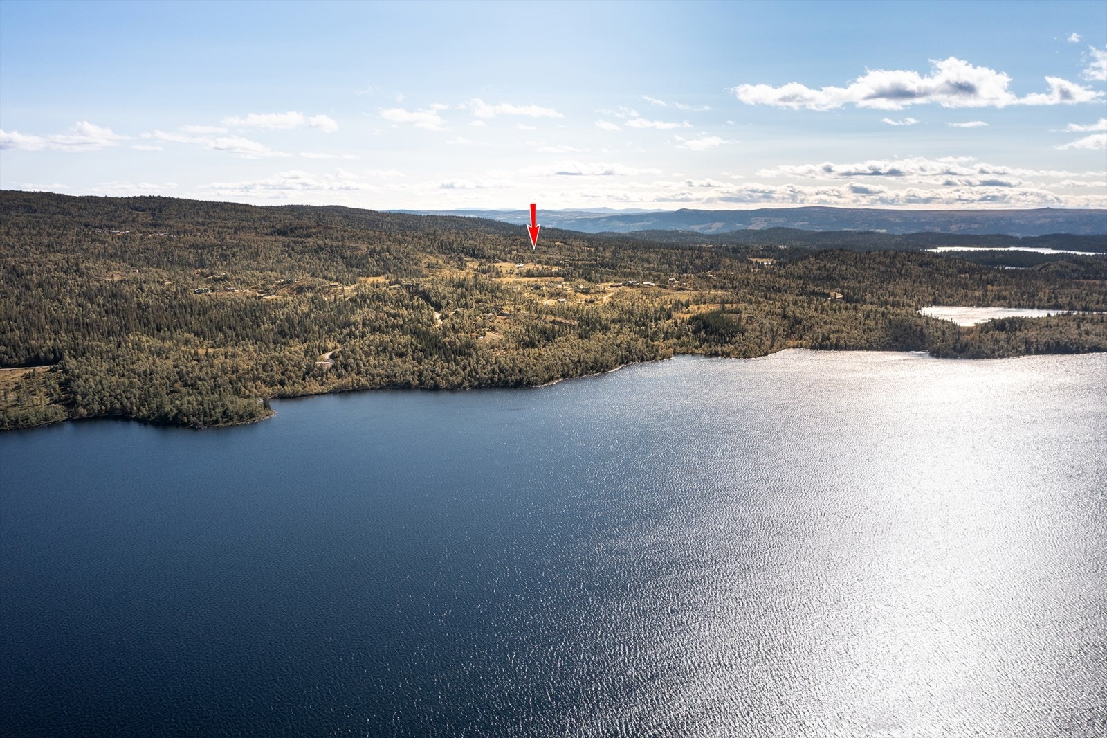 Dronebilde skutt fra nordsiden av Storevatn Galleribilde