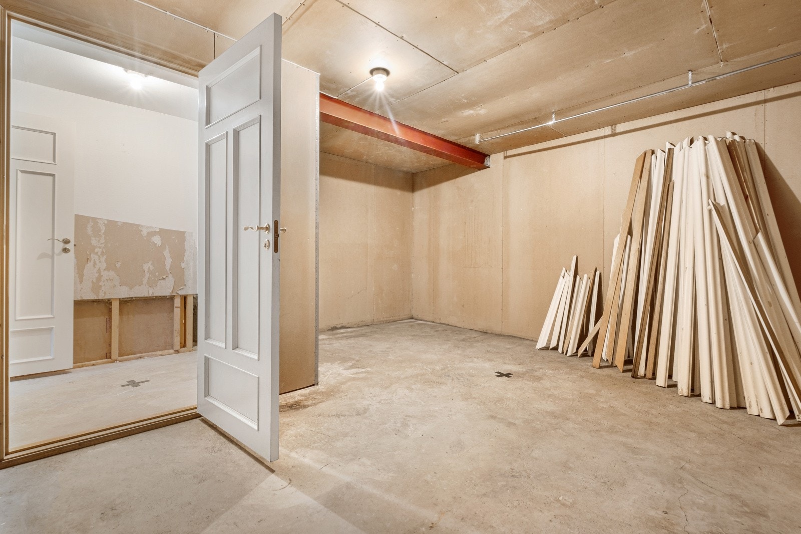 Bod. Her er deler av veggen nå revet. Galleribilde