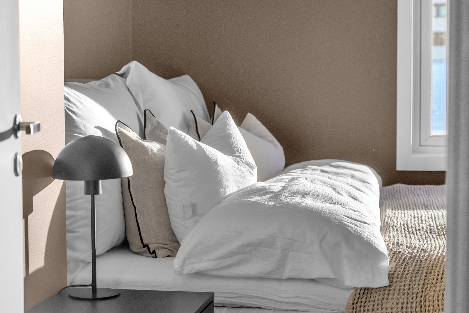 Soverommet er malt i delikate farger Galleribilde