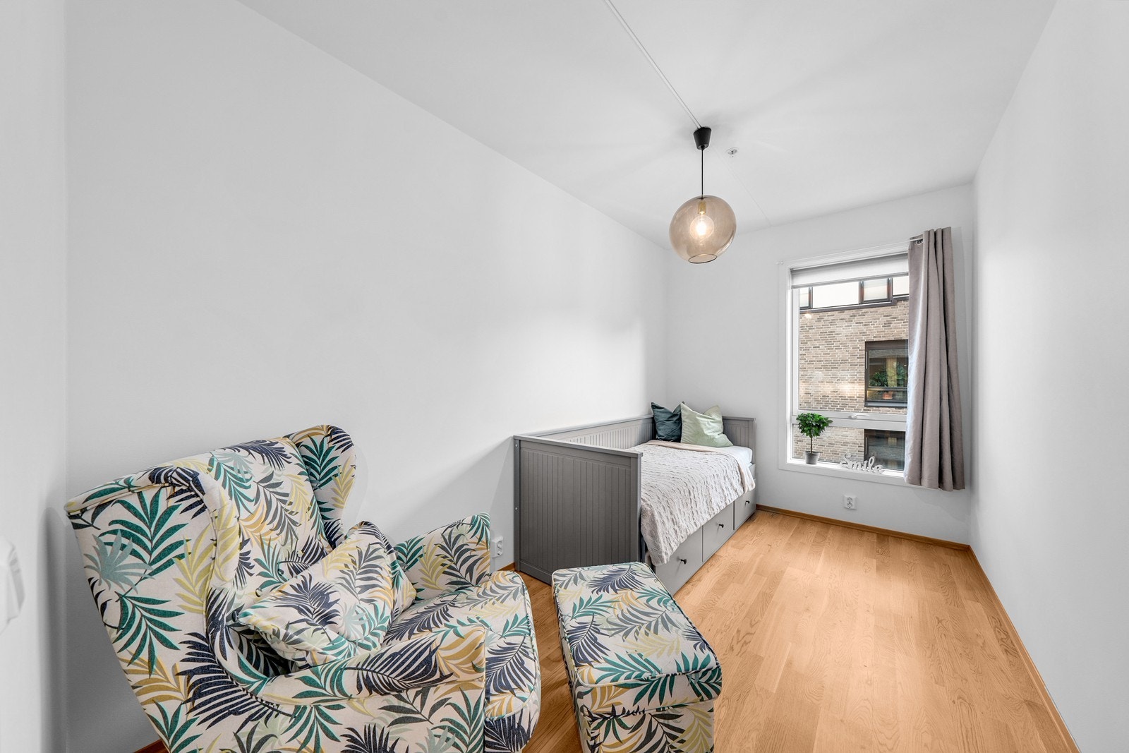 Rommene har plass til seng, nattbord, garderobe og evt. skrivebord. Galleribilde
