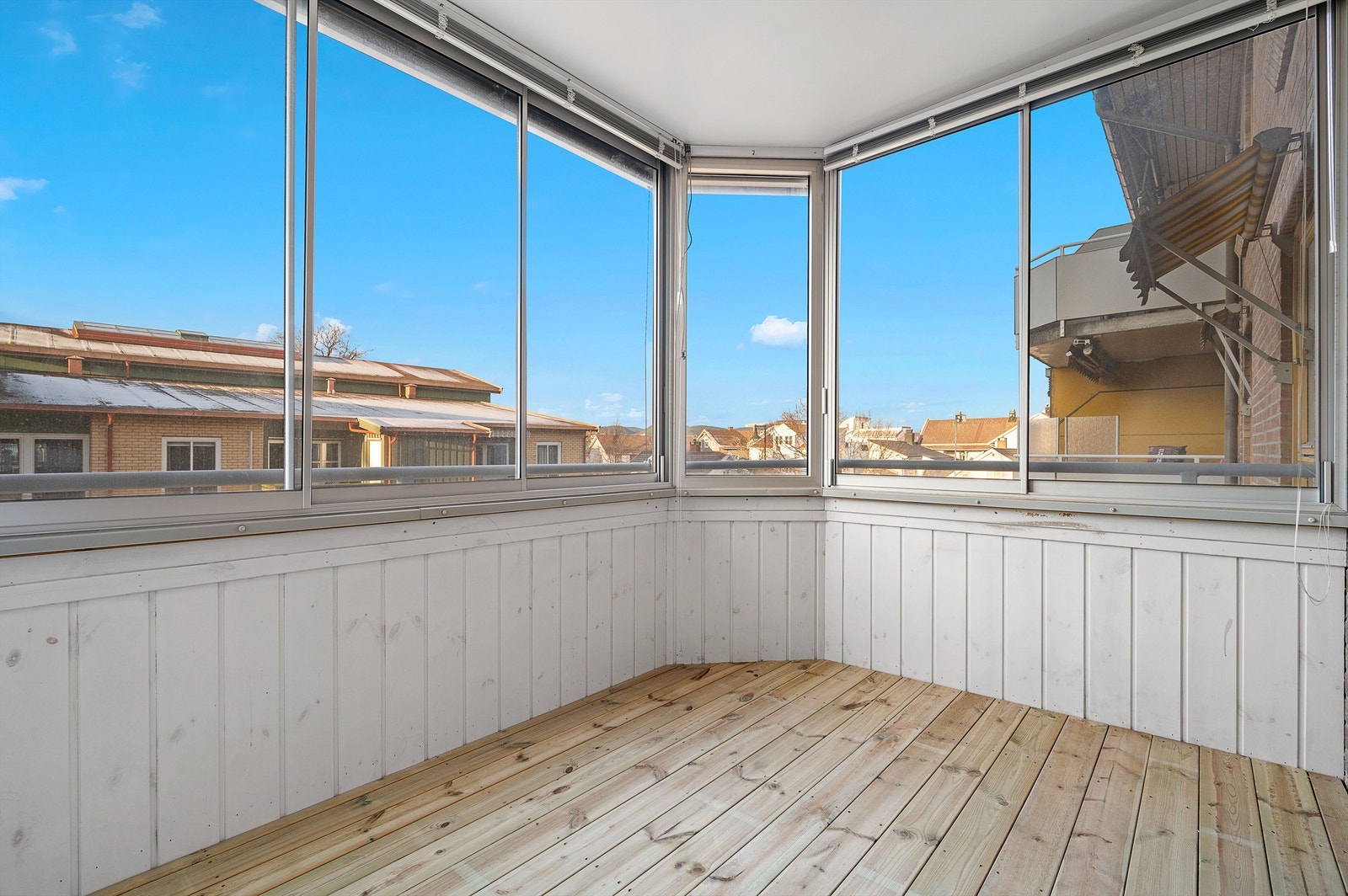 Innglasset balkong med direkte adkomst fra stuen. Galleribilde