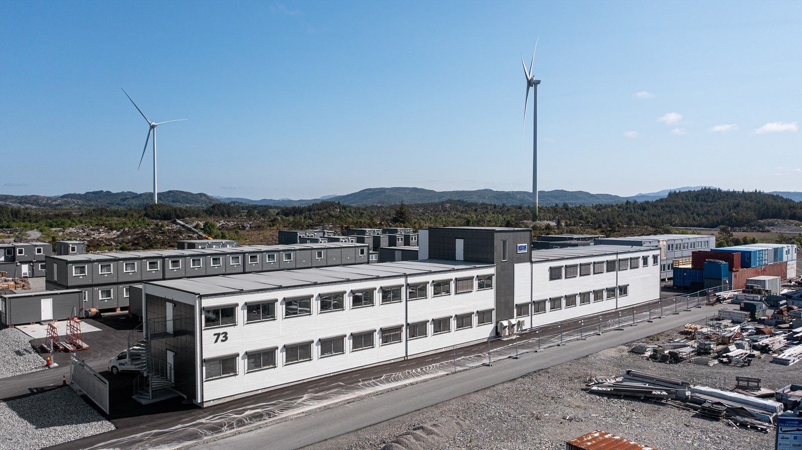 1.100 m2 med kontorer fordelt over to plan Galleribilde