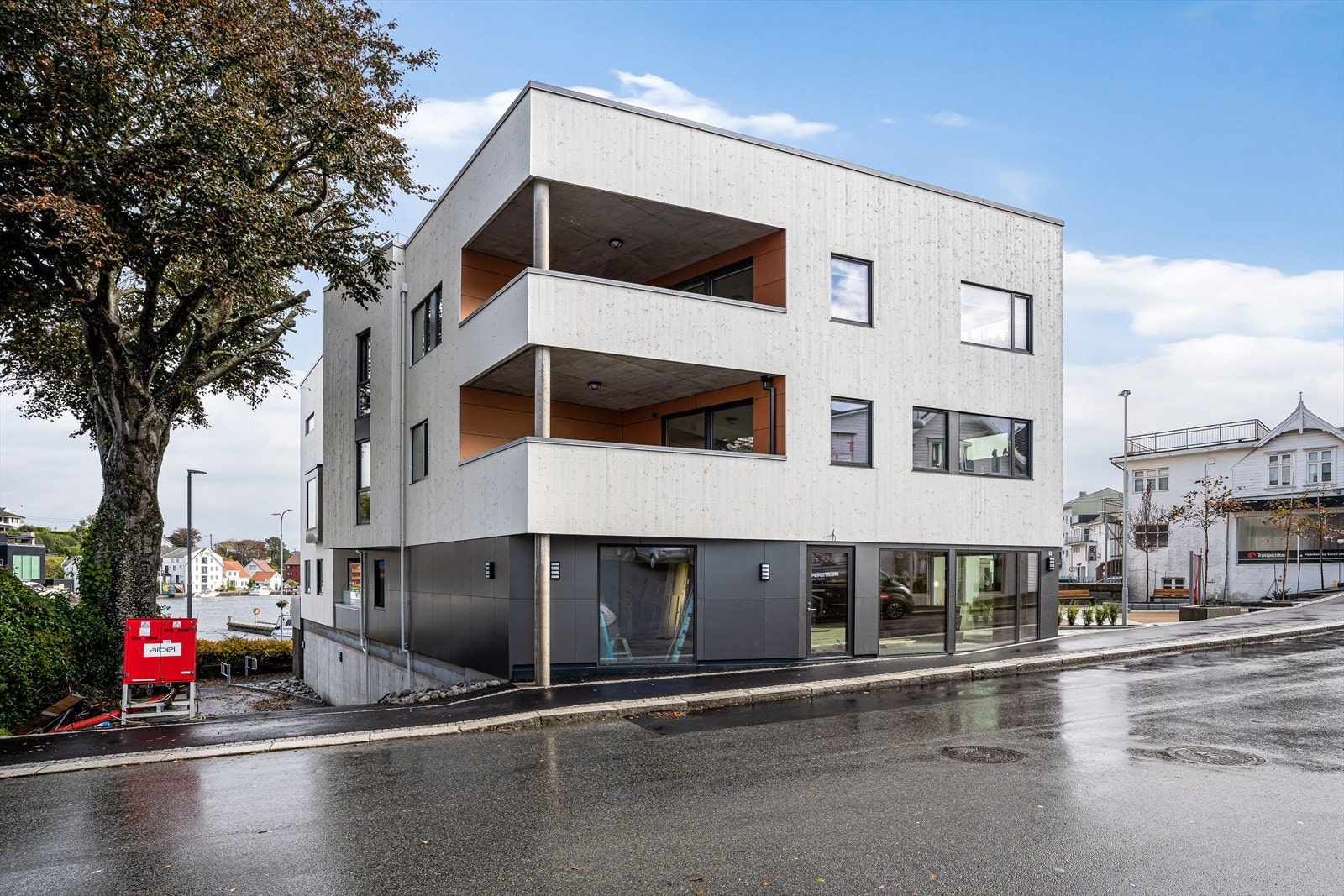 Fine butikklokaler på gateplan i sentrum. Galleribilde