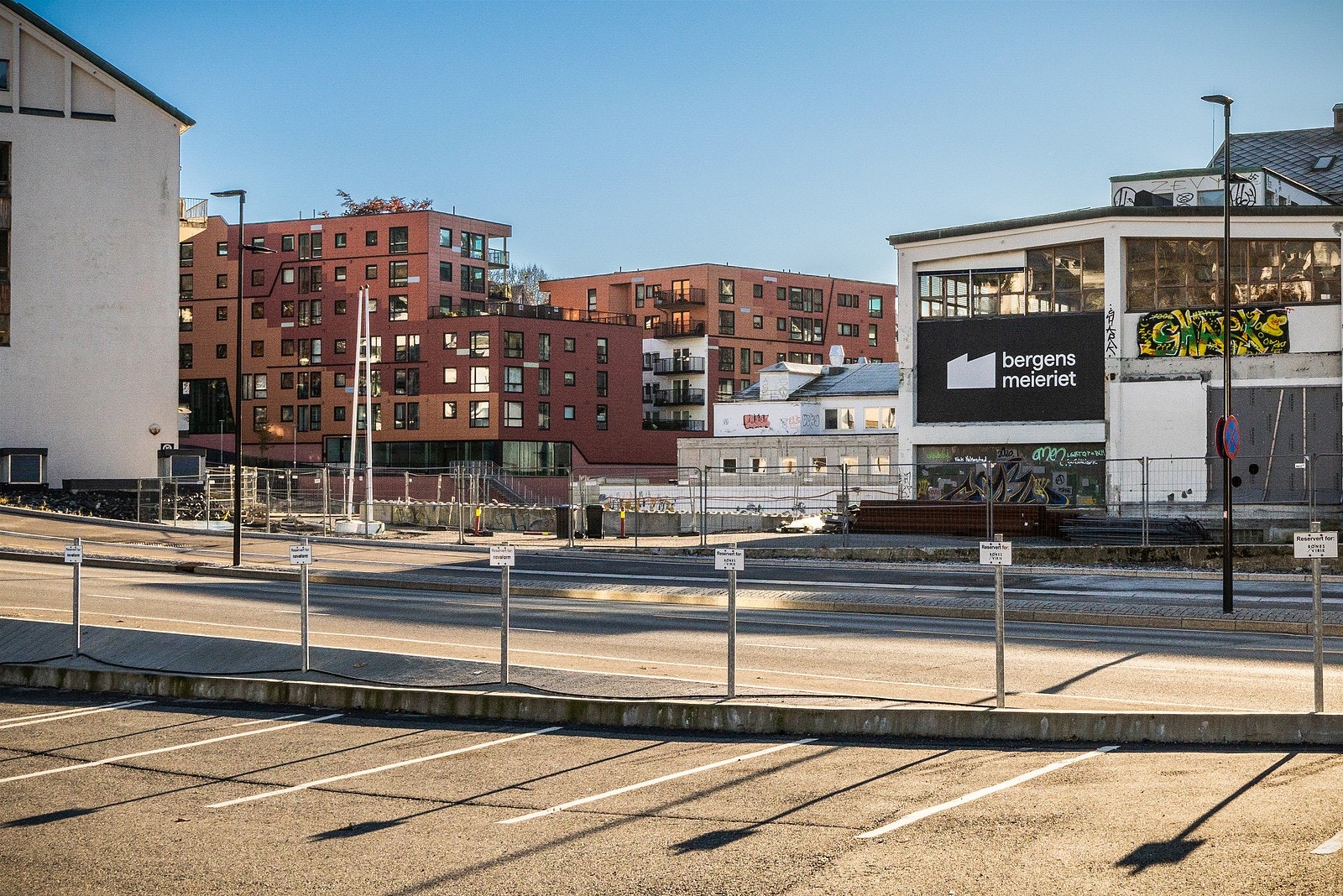 Området er i rivende utvikling, Her på nabotomten på gamle Meieriet, kommer det boliger, næringslokaler og butikker. Galleribilde