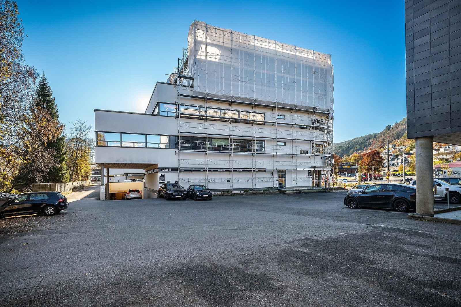 Parkering utenfor Galleribilde