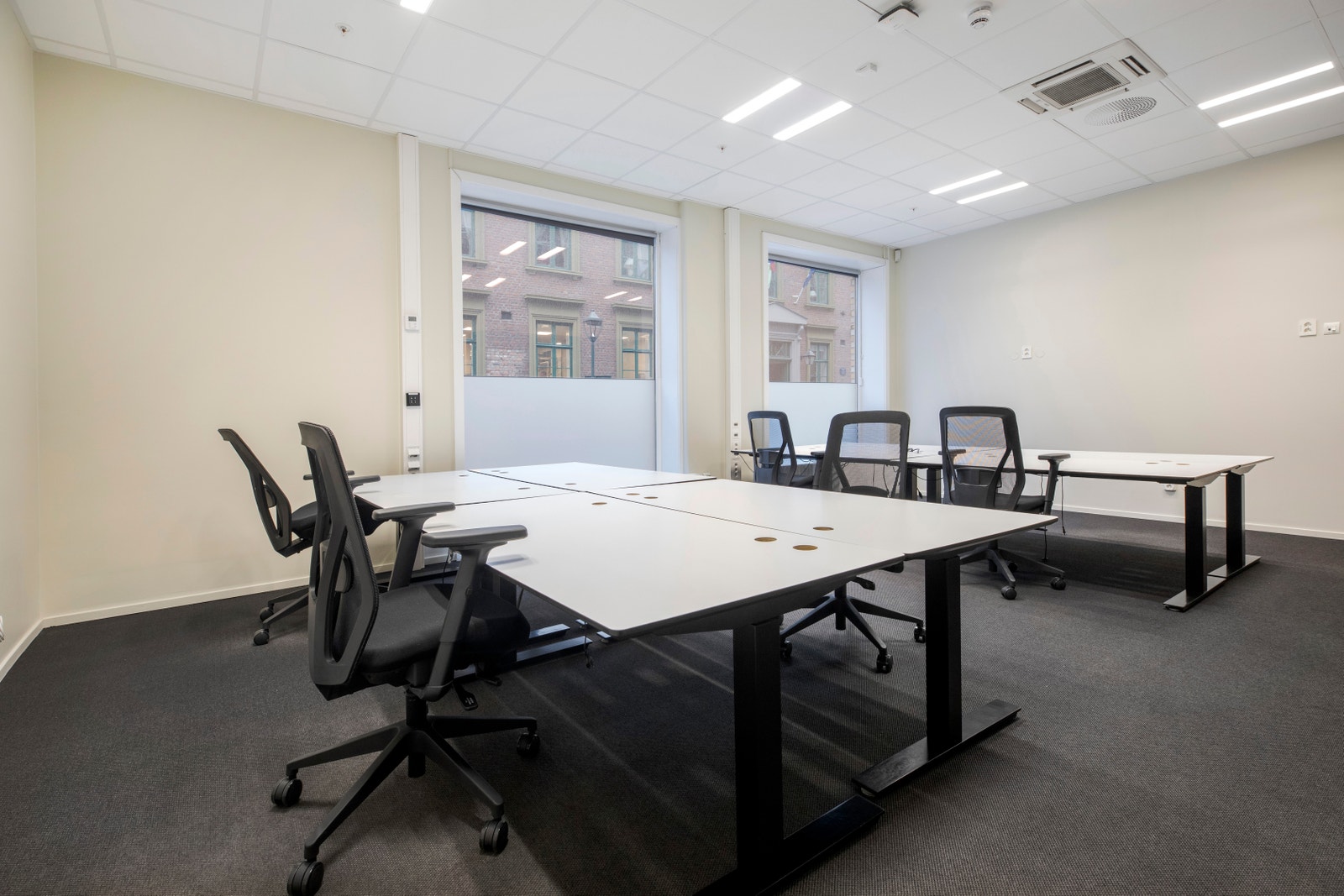 Ledig rom - 8 - 10 pers
Rommet er det største av de to tilgjengelige lokalene Galleribilde